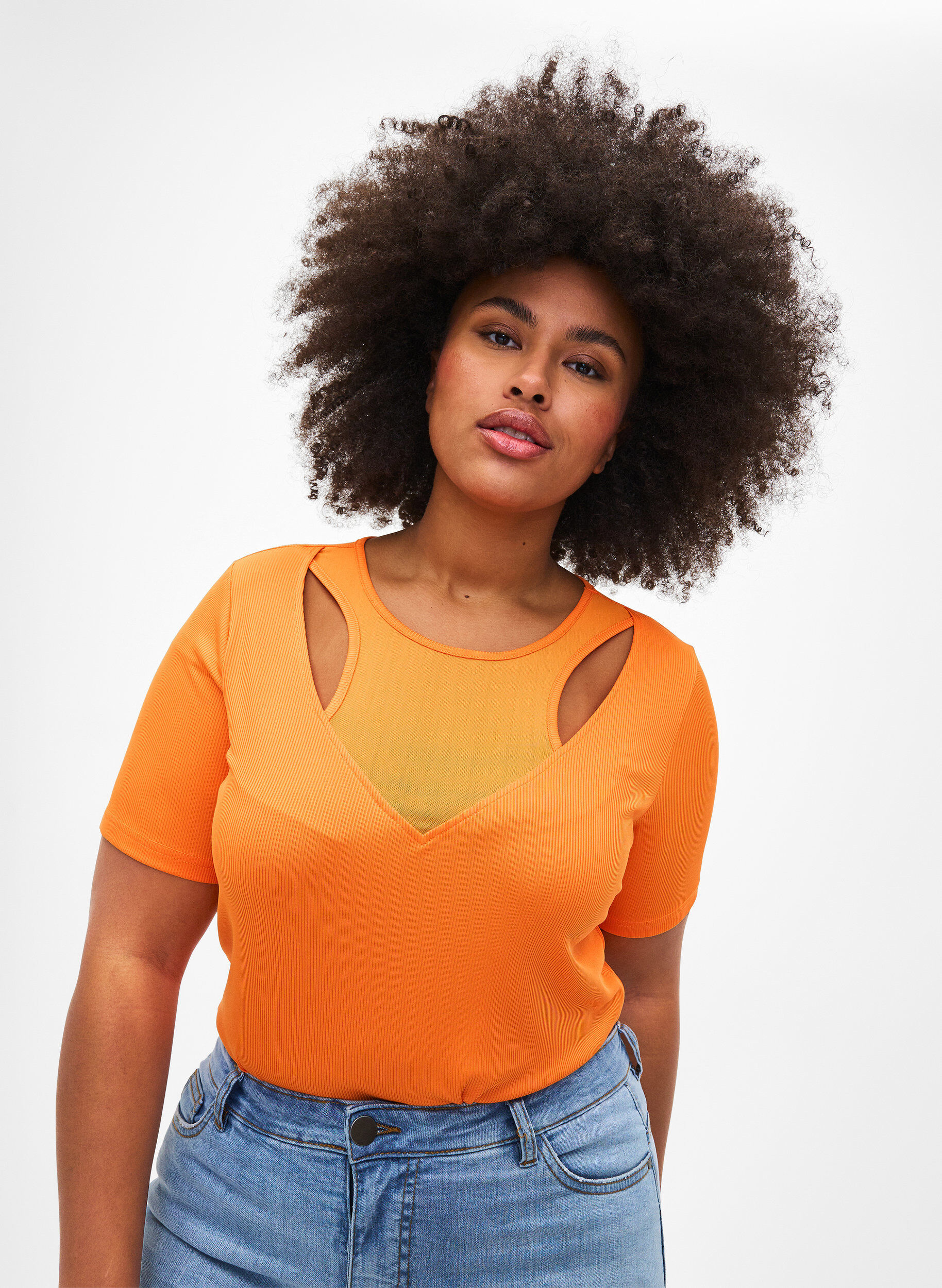 Zizzi &Aring;tsittande blus med v-ringning och meshdetalj, Vibrant Orange, Model image number 0
