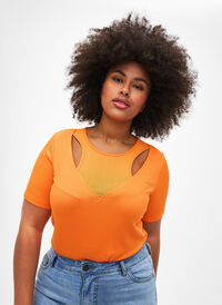 Åtsittande blus med v-ringning och meshdetalj, Vibrant Orange, Model
