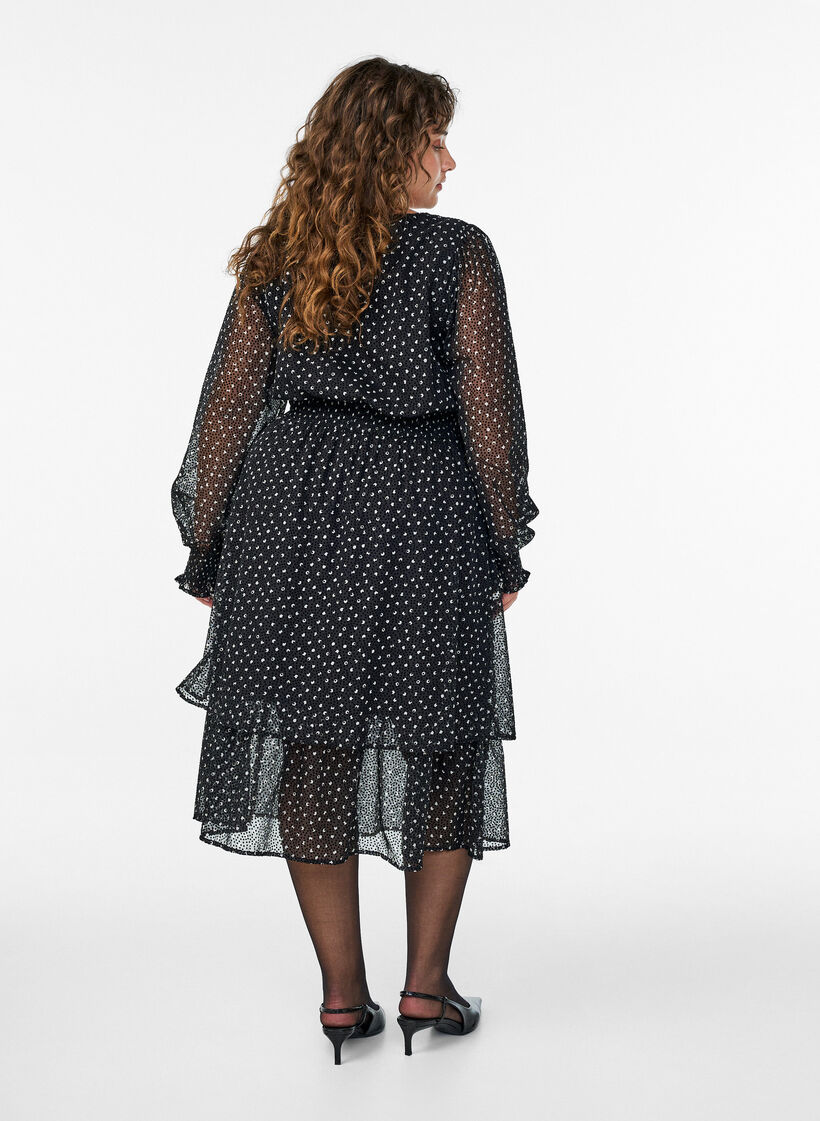 Midiklänning i chiffong med prickigt mönster, Svart, Model image number 1