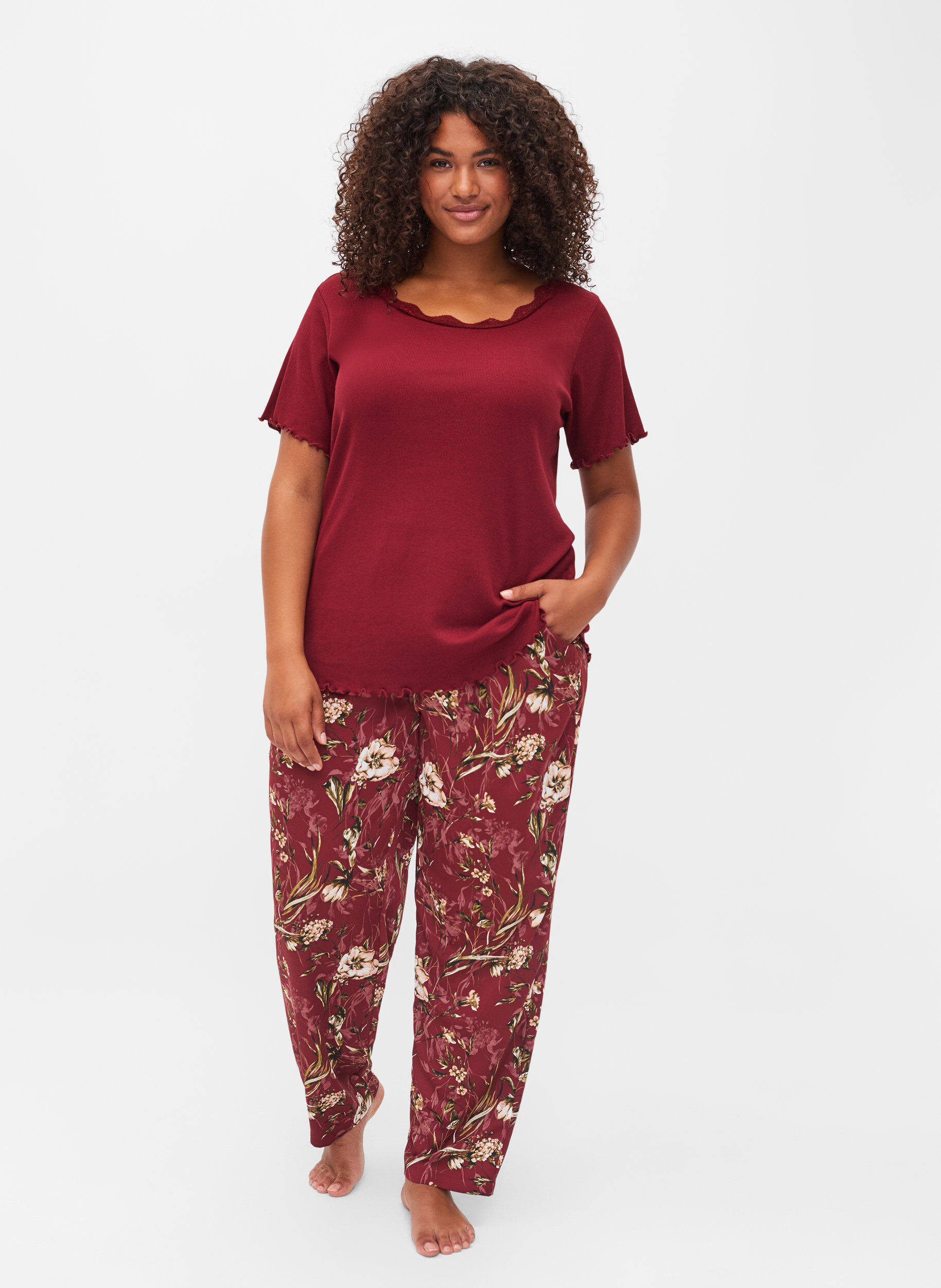 Zizzi Kort&auml;rmad sovtr&ouml;ja med spetskant, Cabernet, Model image number 2