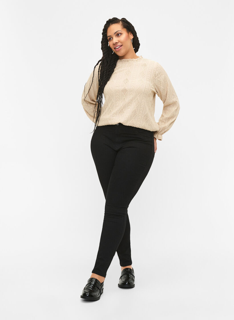 Blus med volangdetaljer och ton-i-ton-m&ouml;nster, Sand, Model image number 2