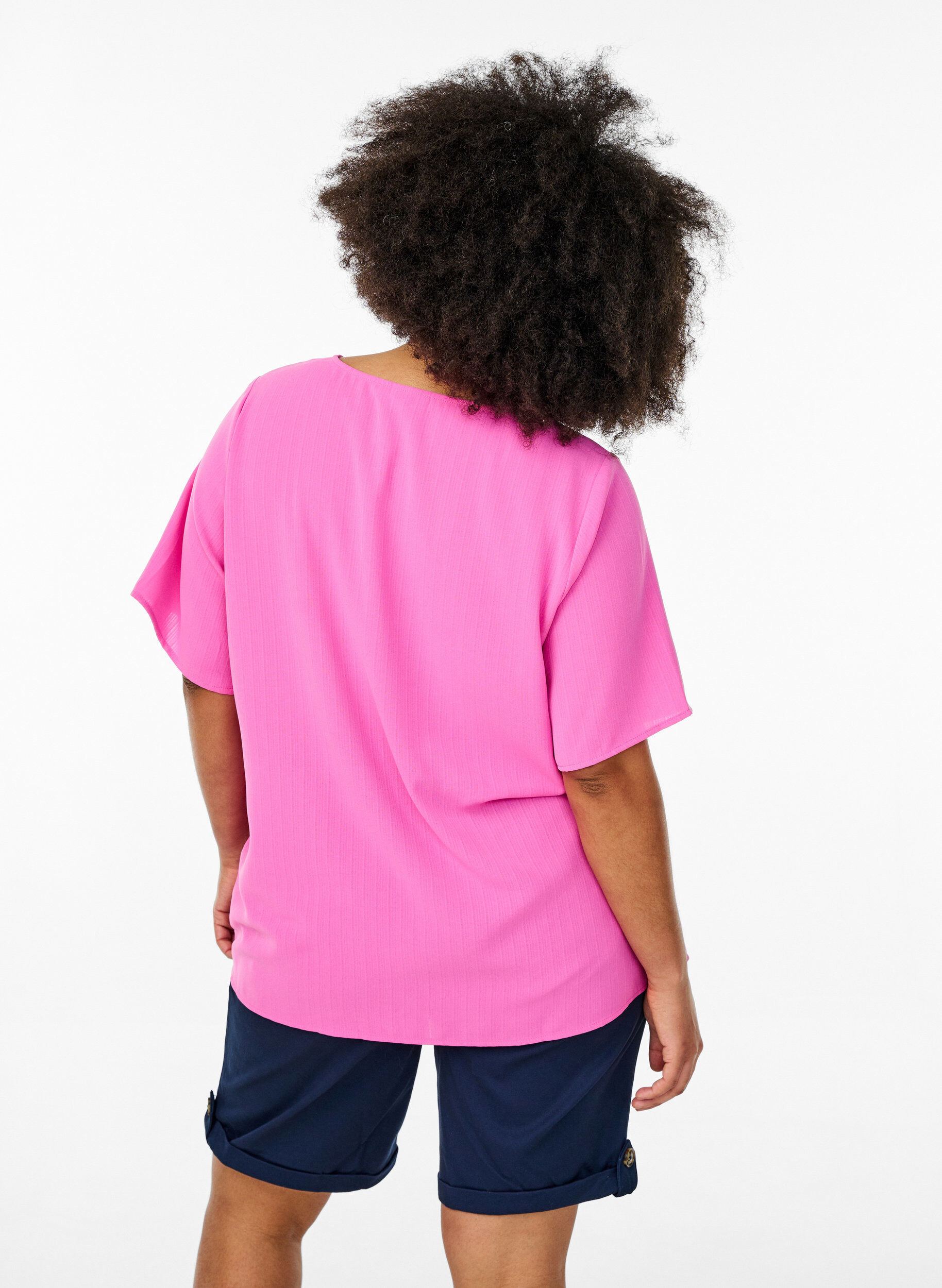 Zizzi Chino-shorts med fickor, Bl&aring;, Model image number 2