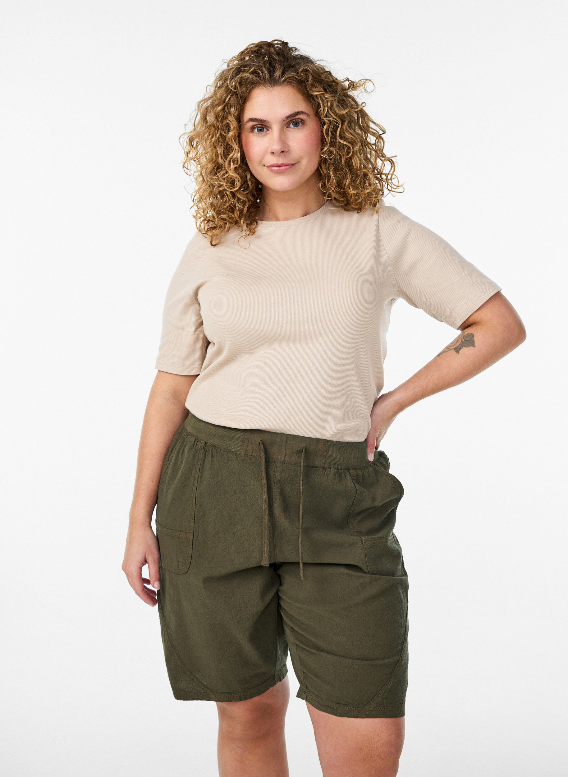 L&ouml;sa shorts i bomull med fickor, Gr&ouml;n, Model