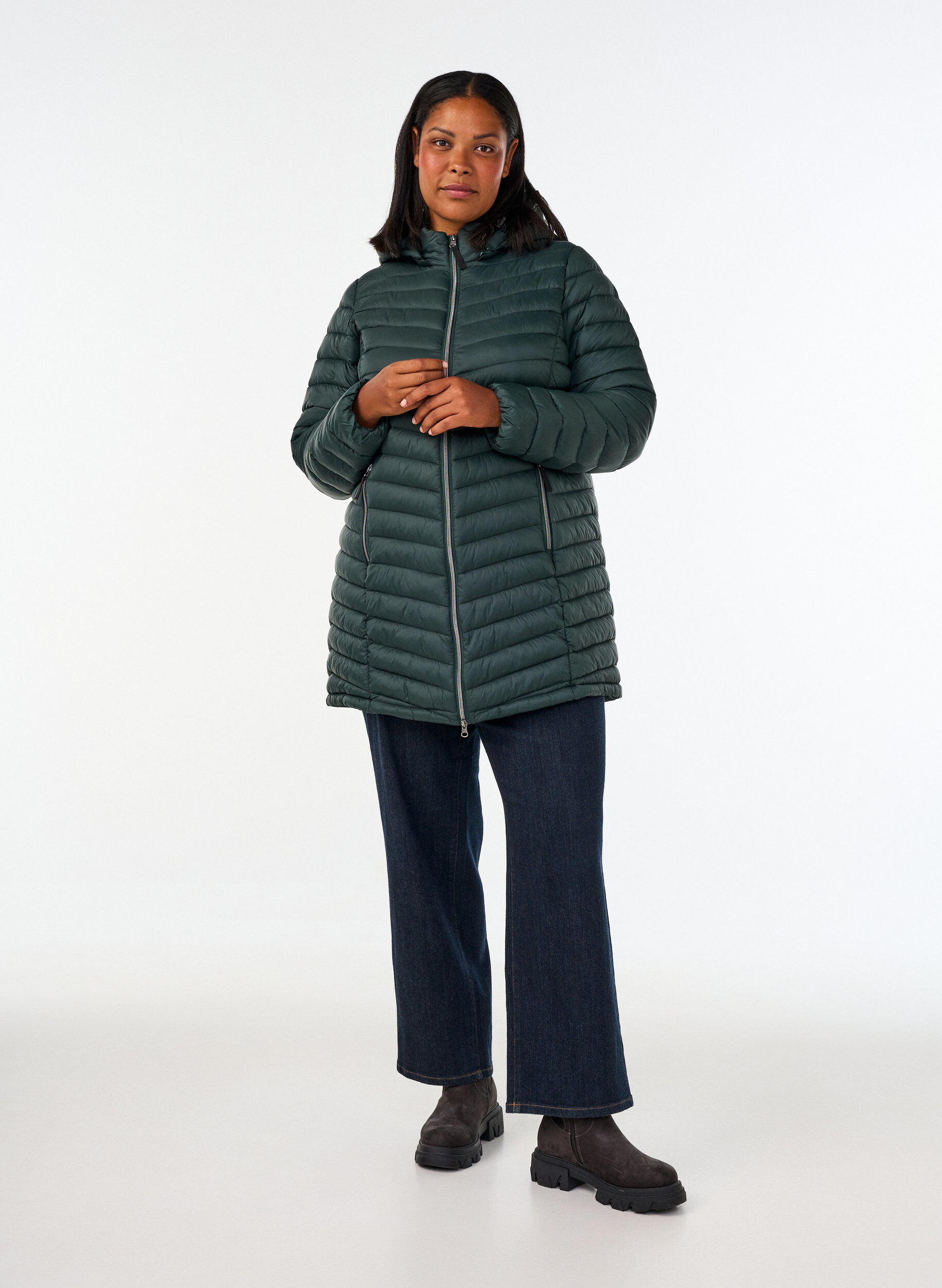ZizziL&auml;ttviktsjacka med fickor och avtagbar huva, Gr&ouml;n, Model image number 1