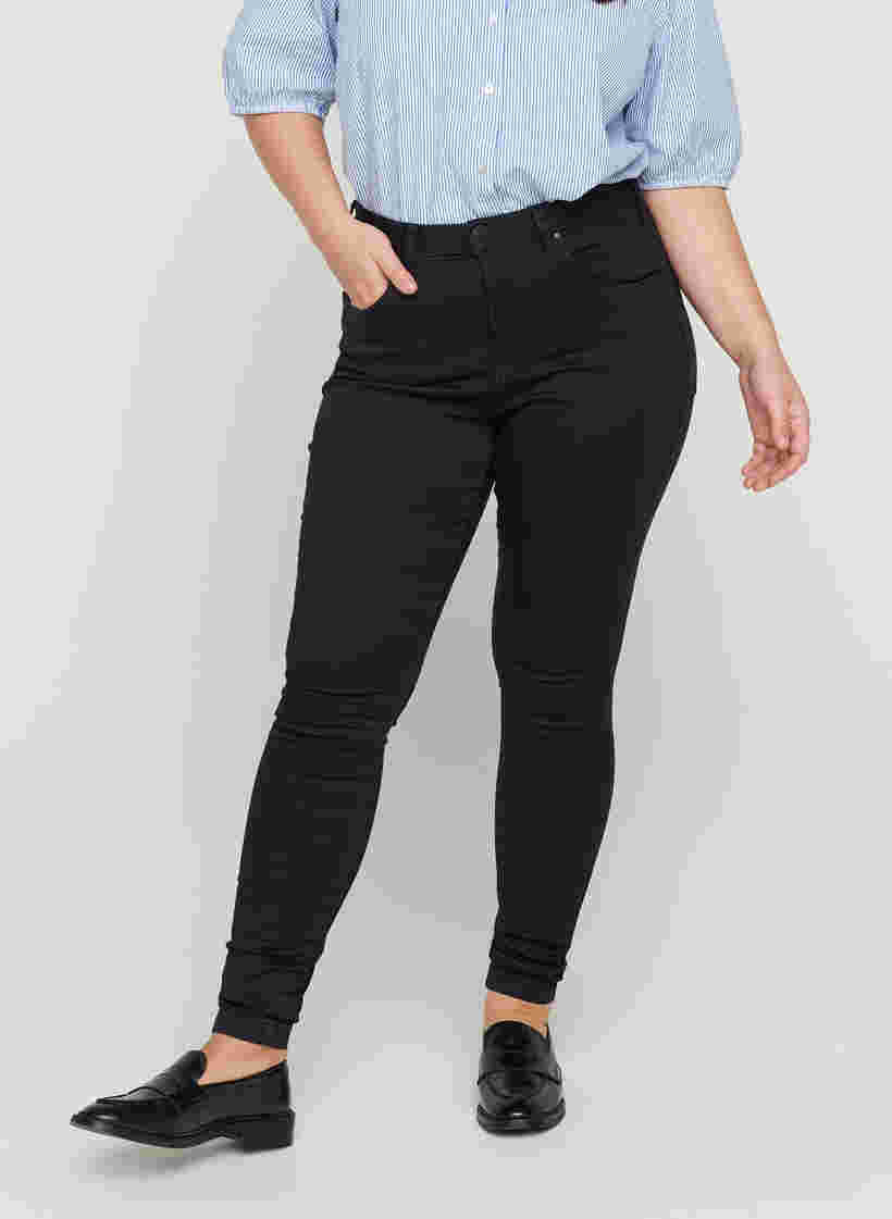 Super slim Amy jeans med hög midja, Black, Model image number 4