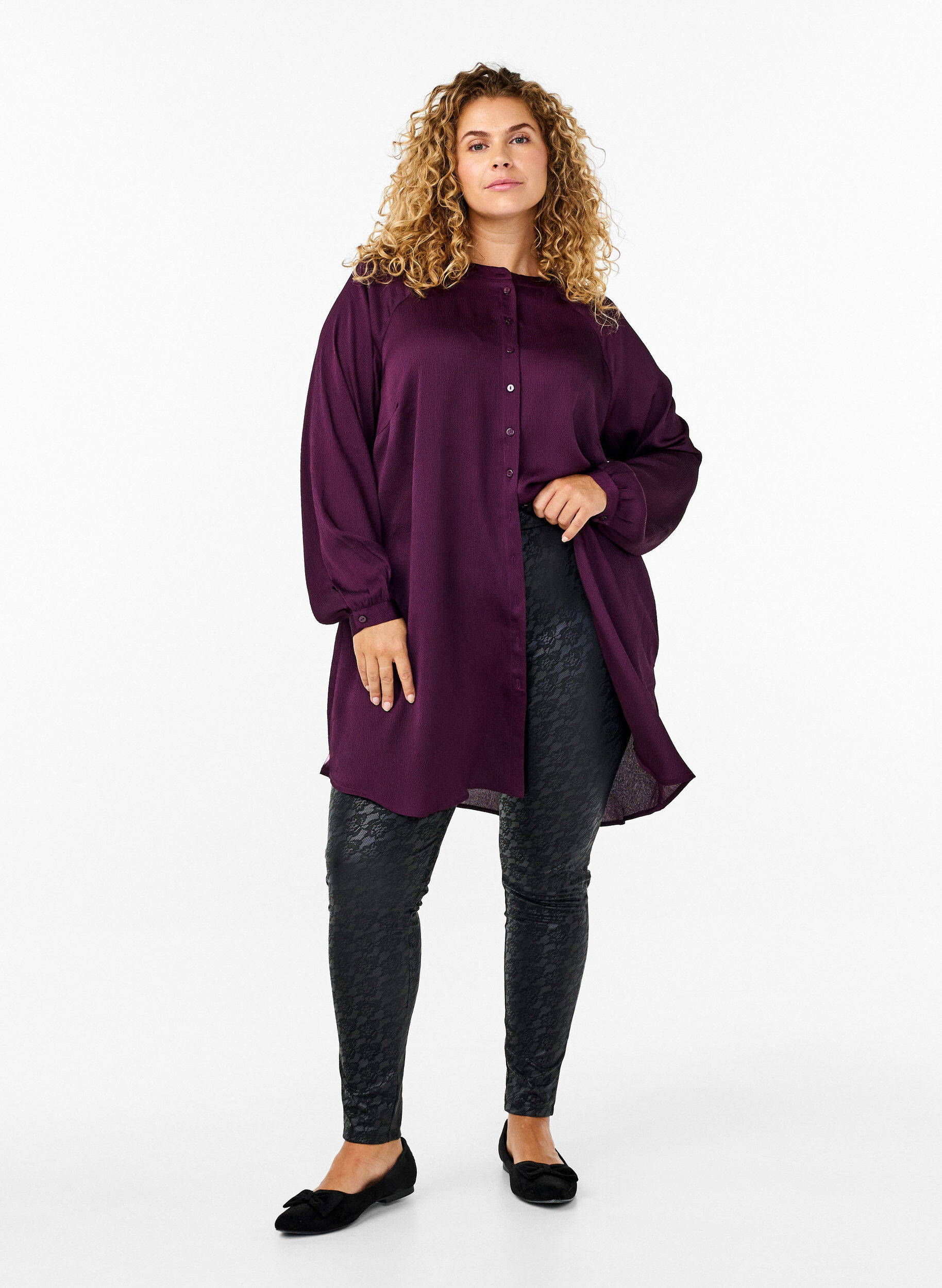 Zizzi Leggings i konstl&auml;der med spetsstruktur, Svart, Model image number 1