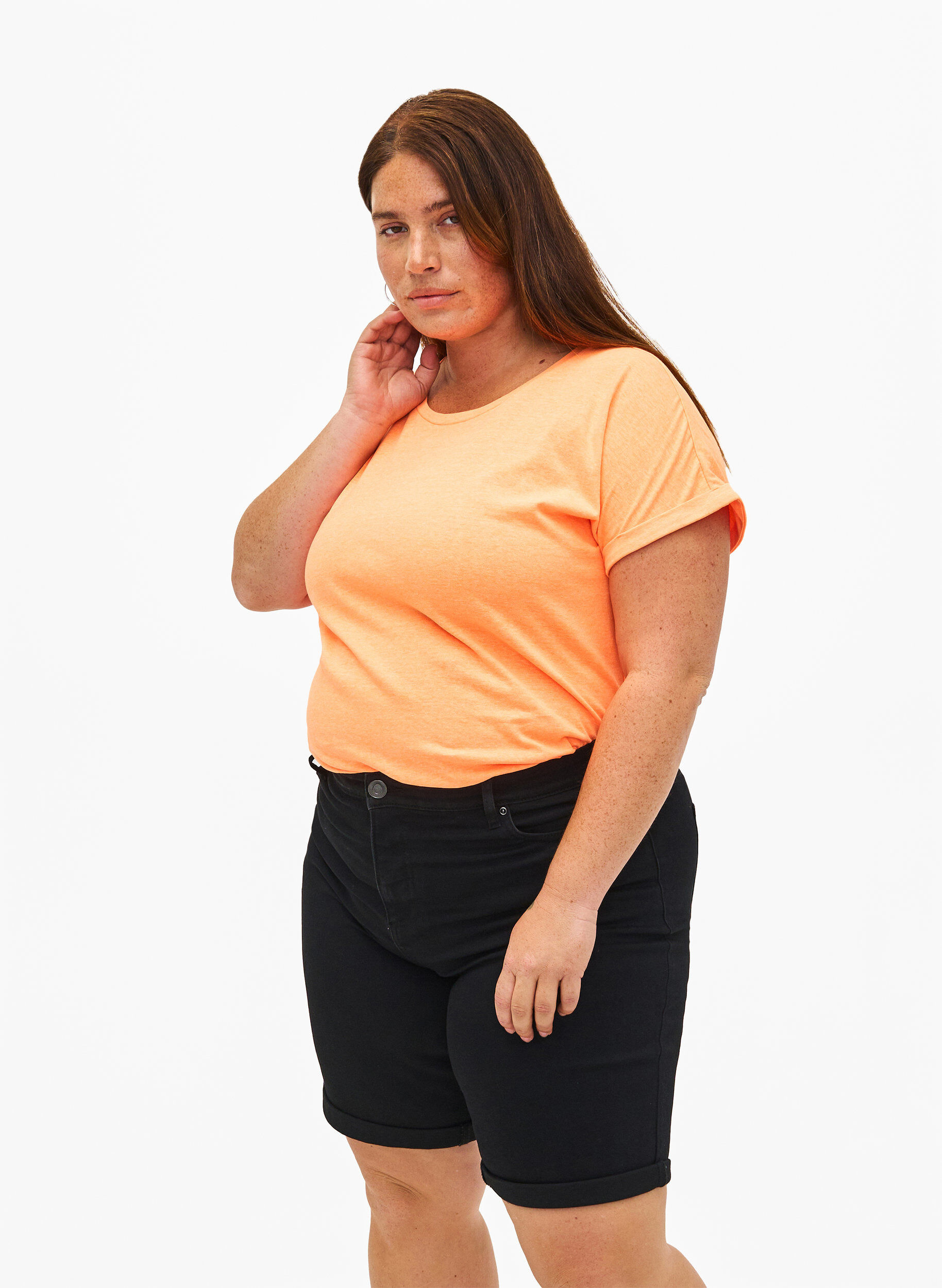 Zizzi &Aring;tsittande jeansshorts med h&ouml;g midja, Black, Model image number 0