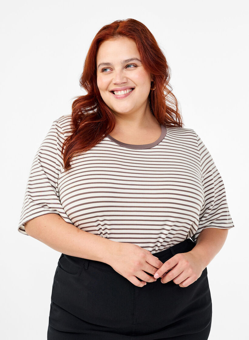 Randig T-shirt i lyocell med rund hals, Brun, Model image number 0