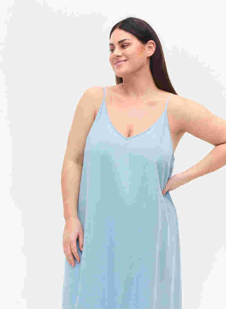 Lång denimklänning med tunna axelband, Light blue denim, Model image number 2