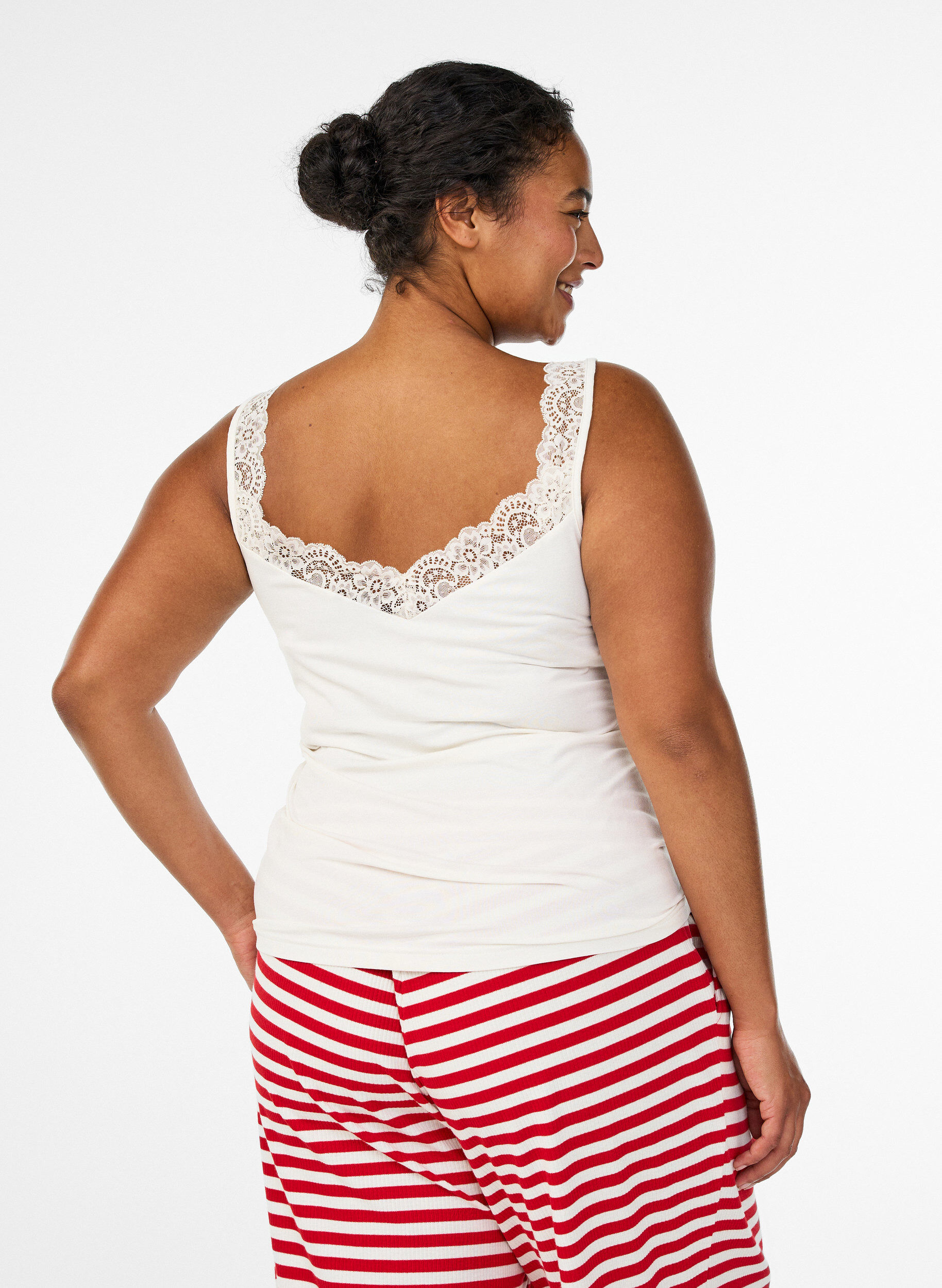 Zizzi Topp i viskos med spetskant, Vanilla, Model image number 2