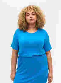 T-shirt i viskos med ribbstruktur, Ibiza Blue, Model