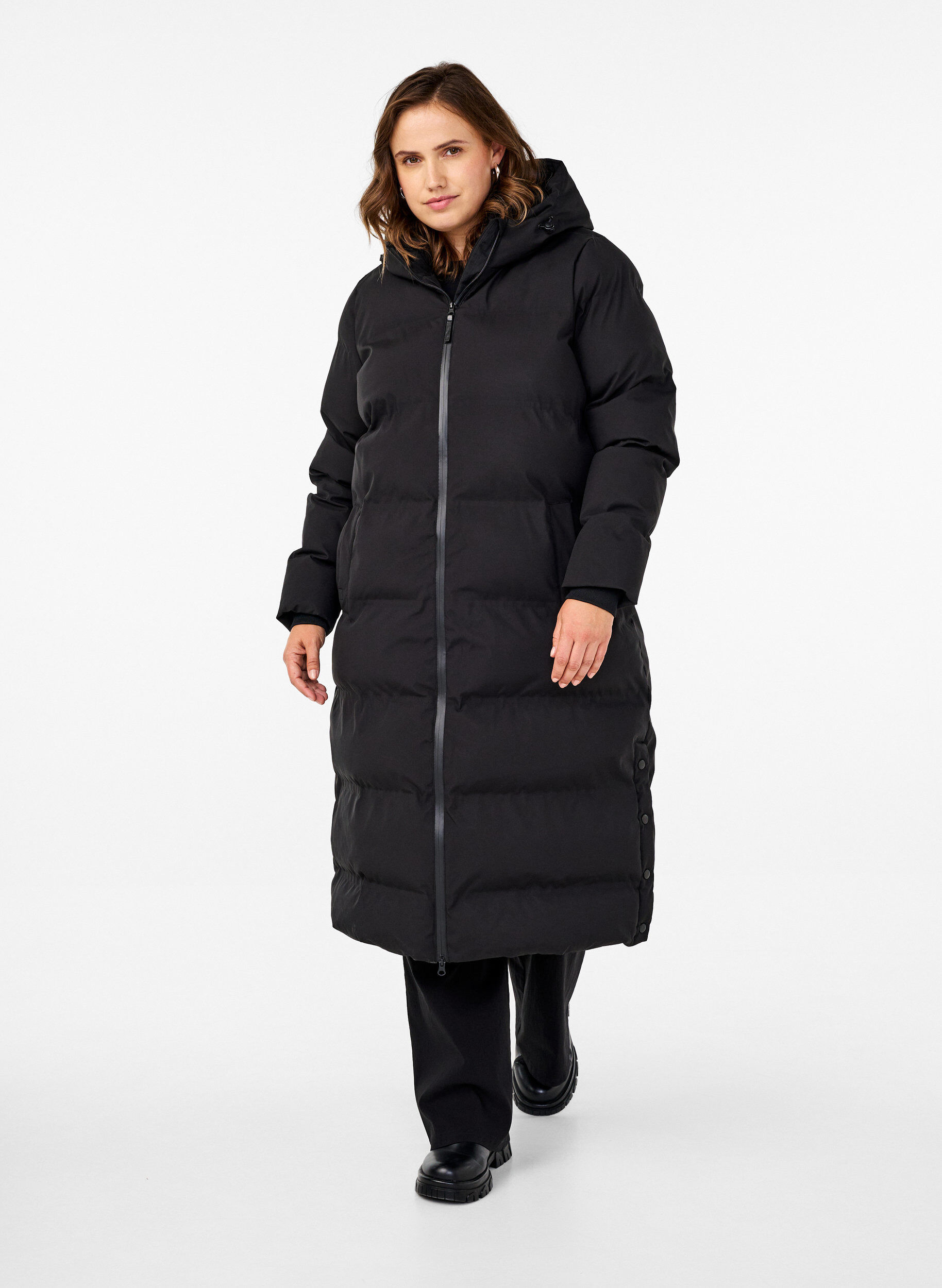 L&aring;ng puffervinterjacka med huva, Svart, Model