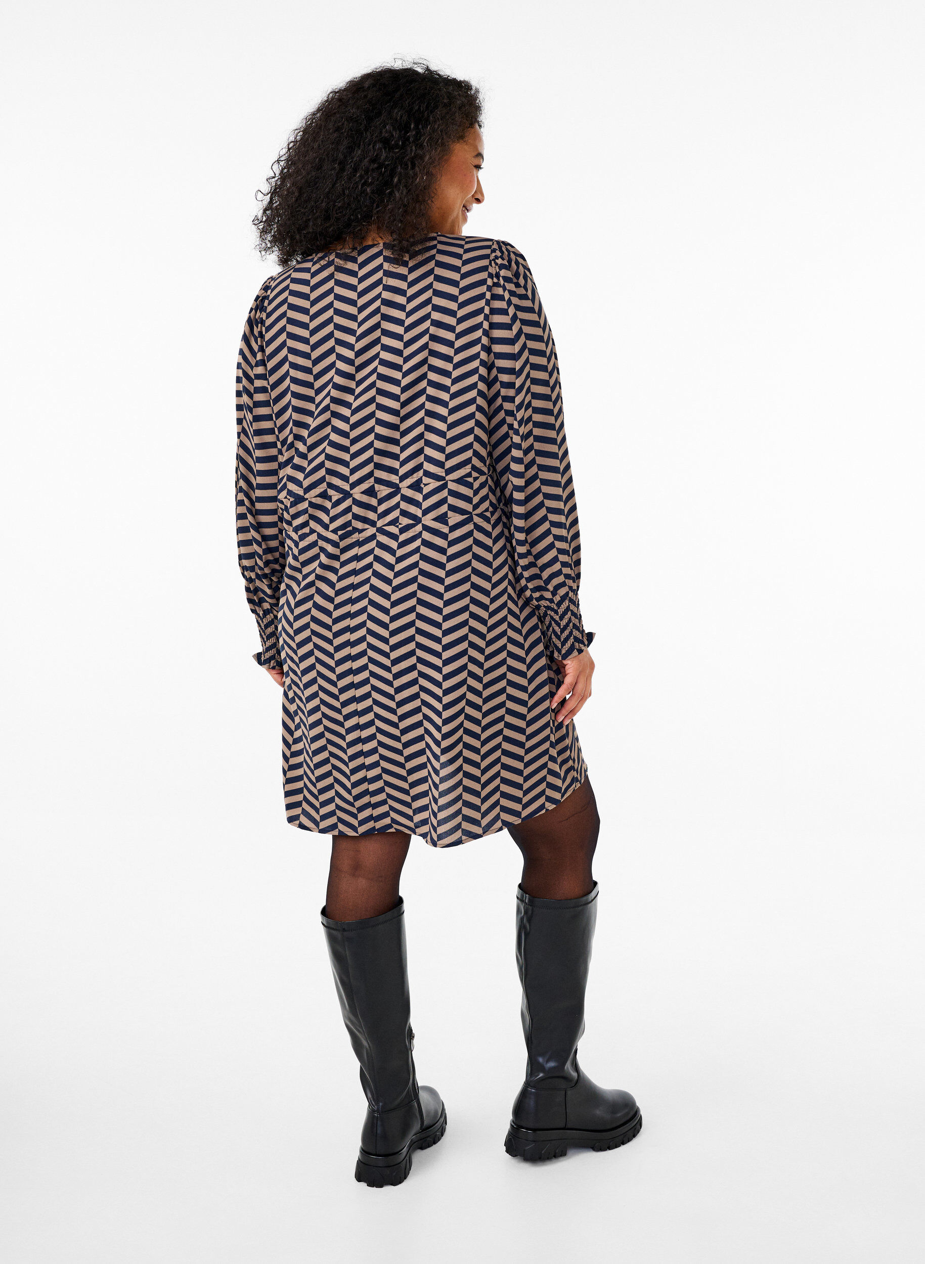 Zizzi Kl&auml;nning med knytsk&auml;rp i midjan, Bl&aring;, Model image number 2