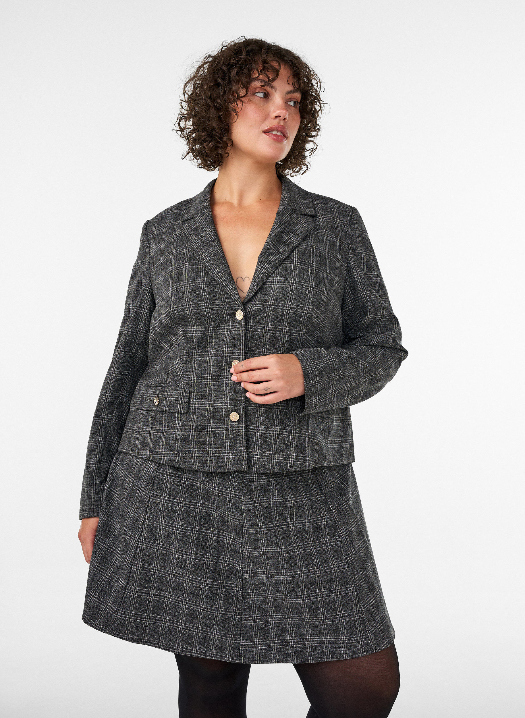 Kort a-linjeformad kjol, Gr&aring;, Model