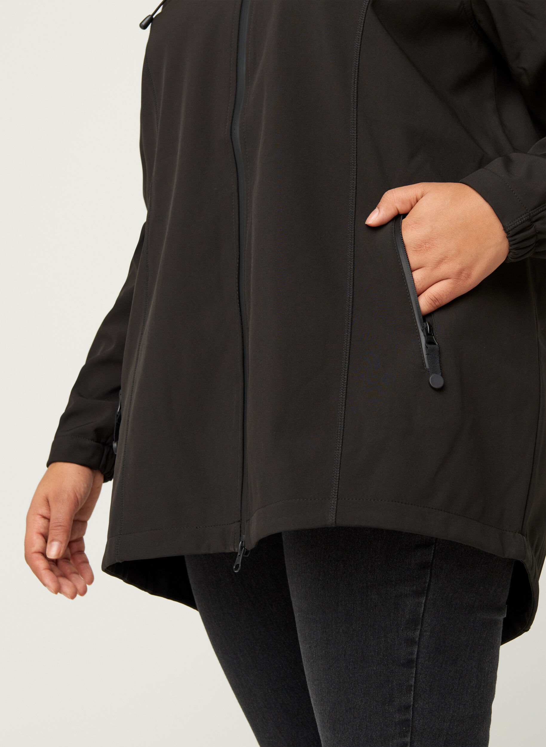 Zizzi Kort softshell jacka med luva, Black, Model image number 3