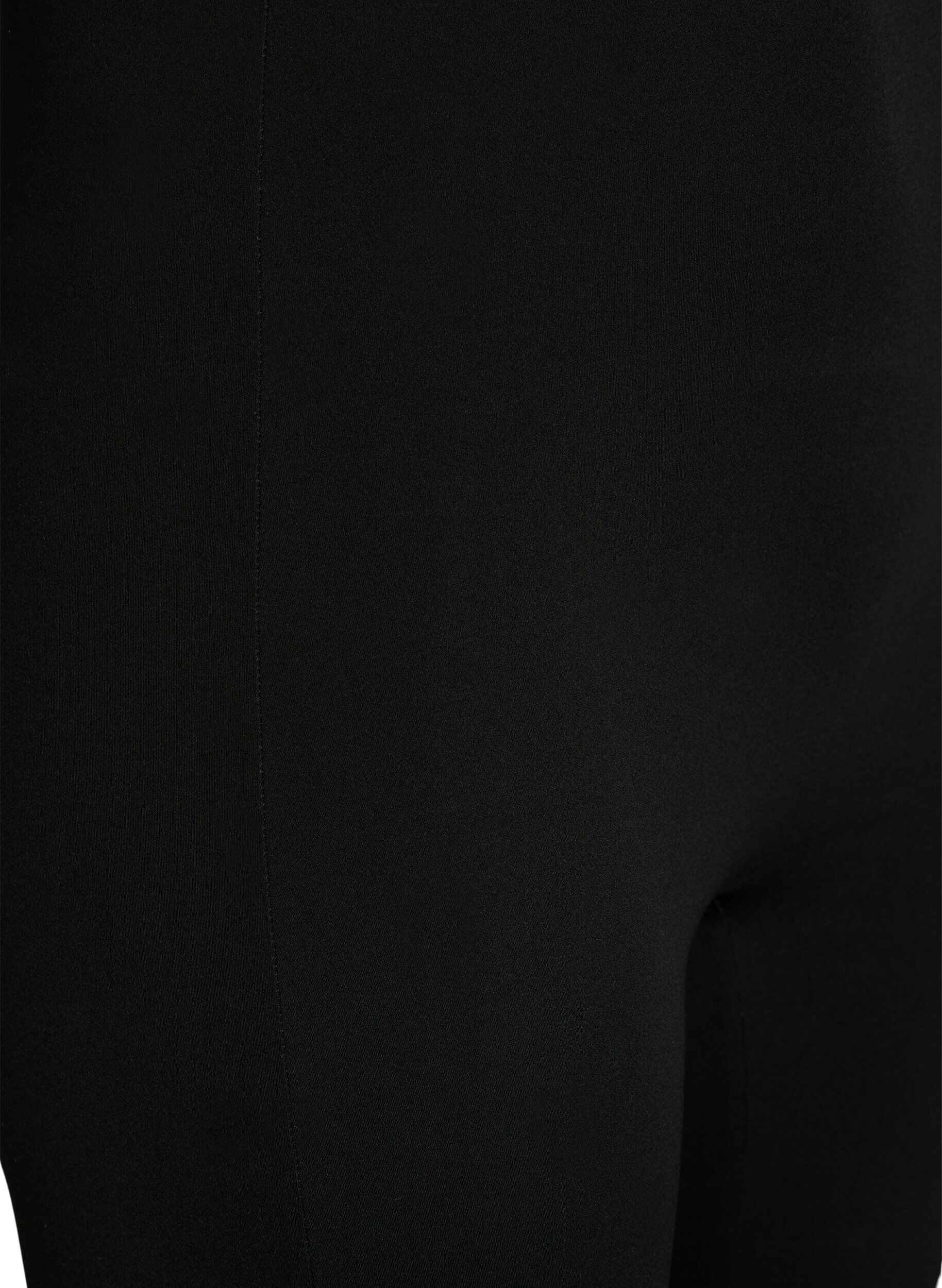 Zizzi Ljusa formkl&auml;der l&aring;nga shorts, Svart, Packshot image number 2