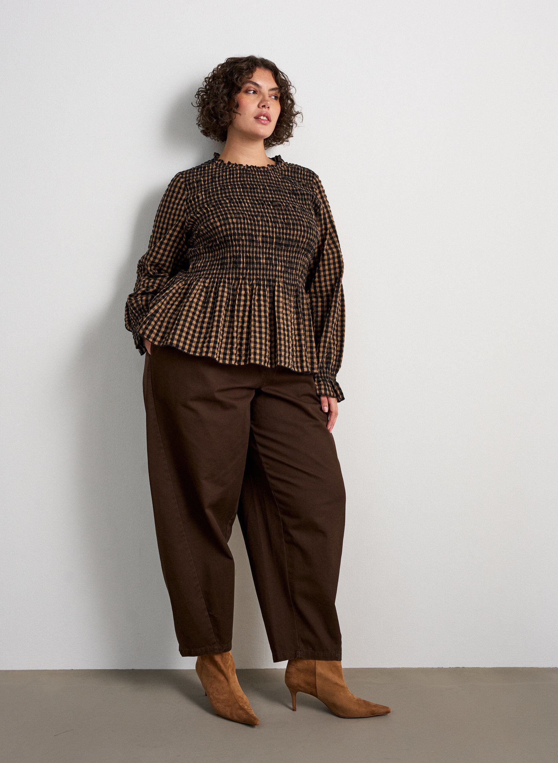 ZizziRutig blus med smock och peplum, Brun, Model image number 1