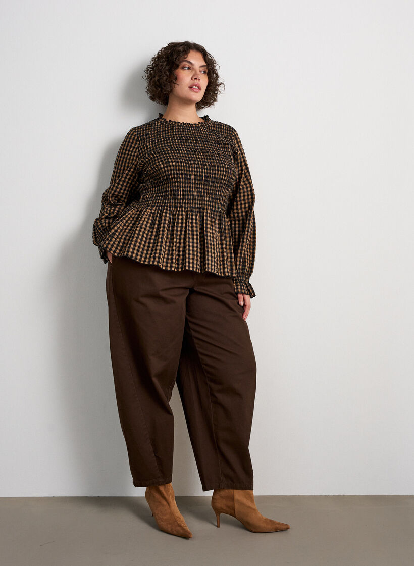 Rutig blus med smock och peplum, Brun, Model image number 1