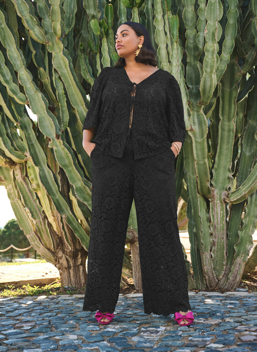 Spetsblus med 3/4-ärm och rosetter framtill, Svart, Image image number 0