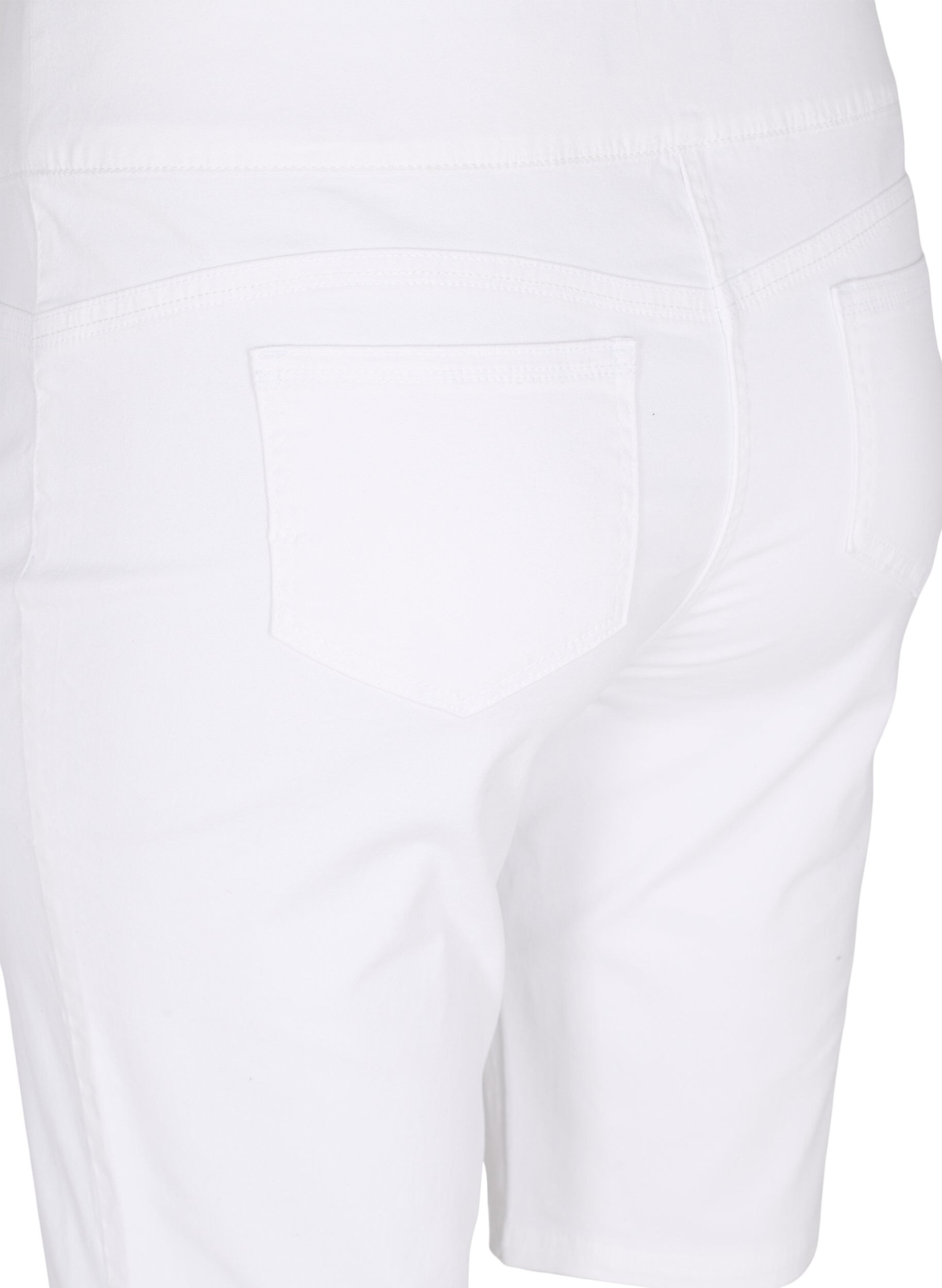 Zizzi Figurn&auml;ra shorts med bakfickor, White, Packshot image number 3