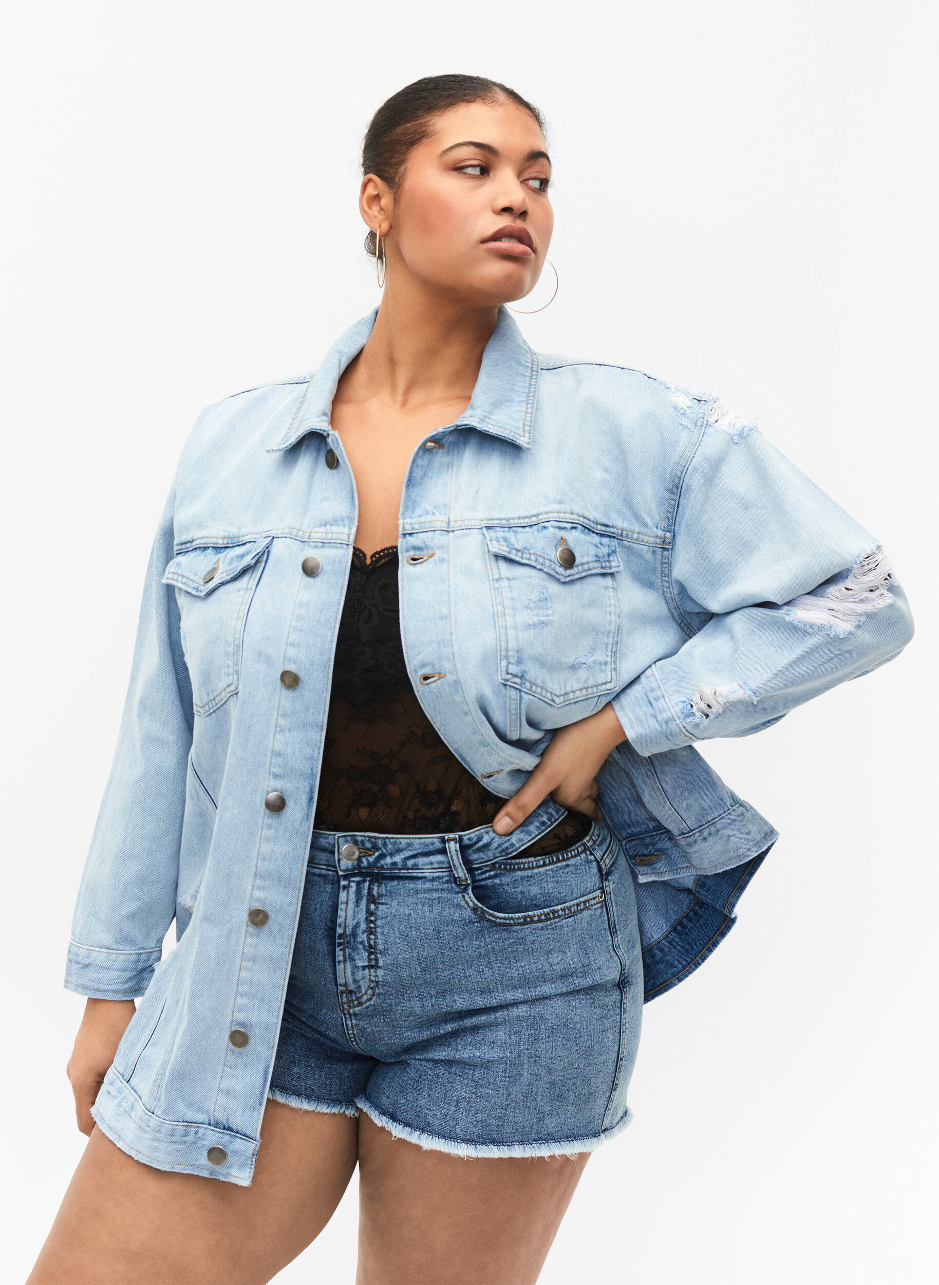 ZizziL&ouml;st sittande jeansjacka med slitdetaljer, Light blue denim, Model image number 0