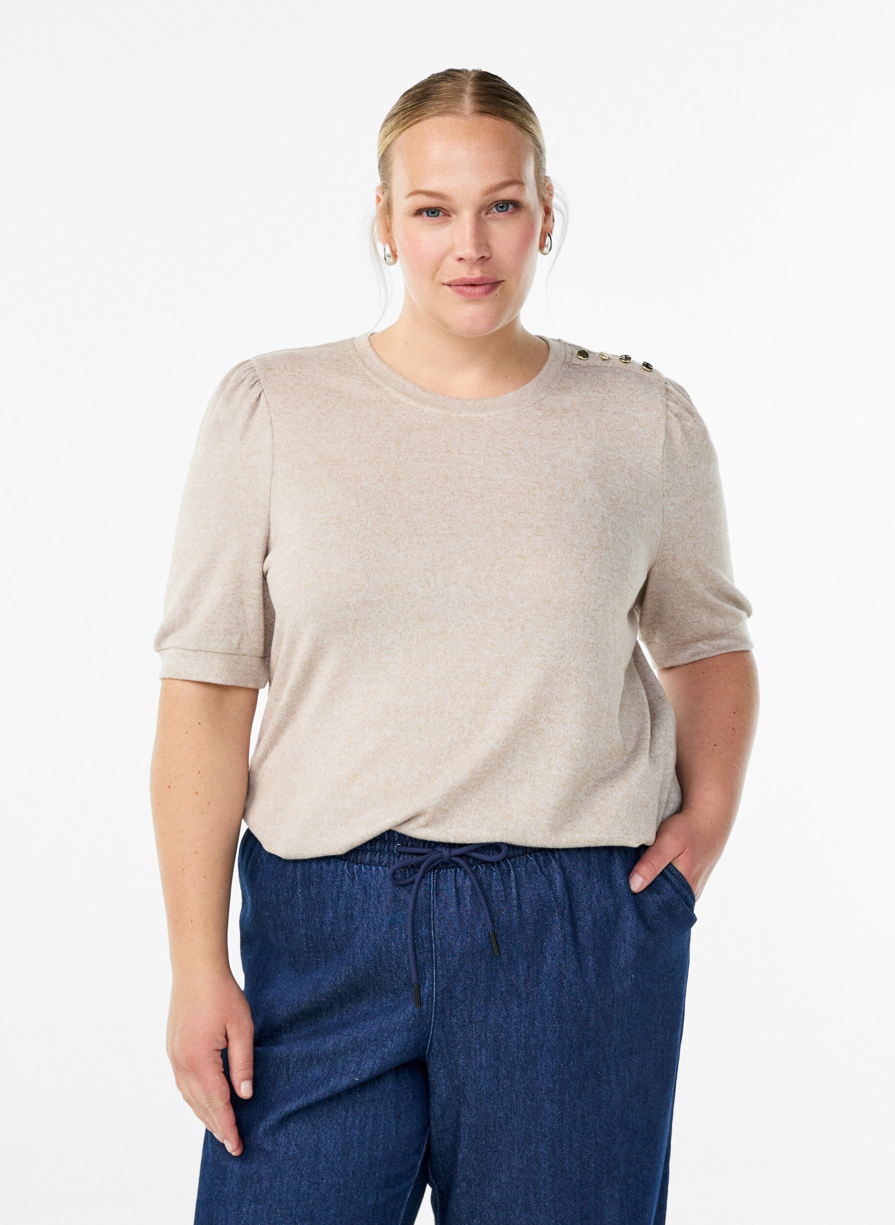 ZizziBlus med knappdetalj och korta puff&auml;rmar, Beige, Model image number 0