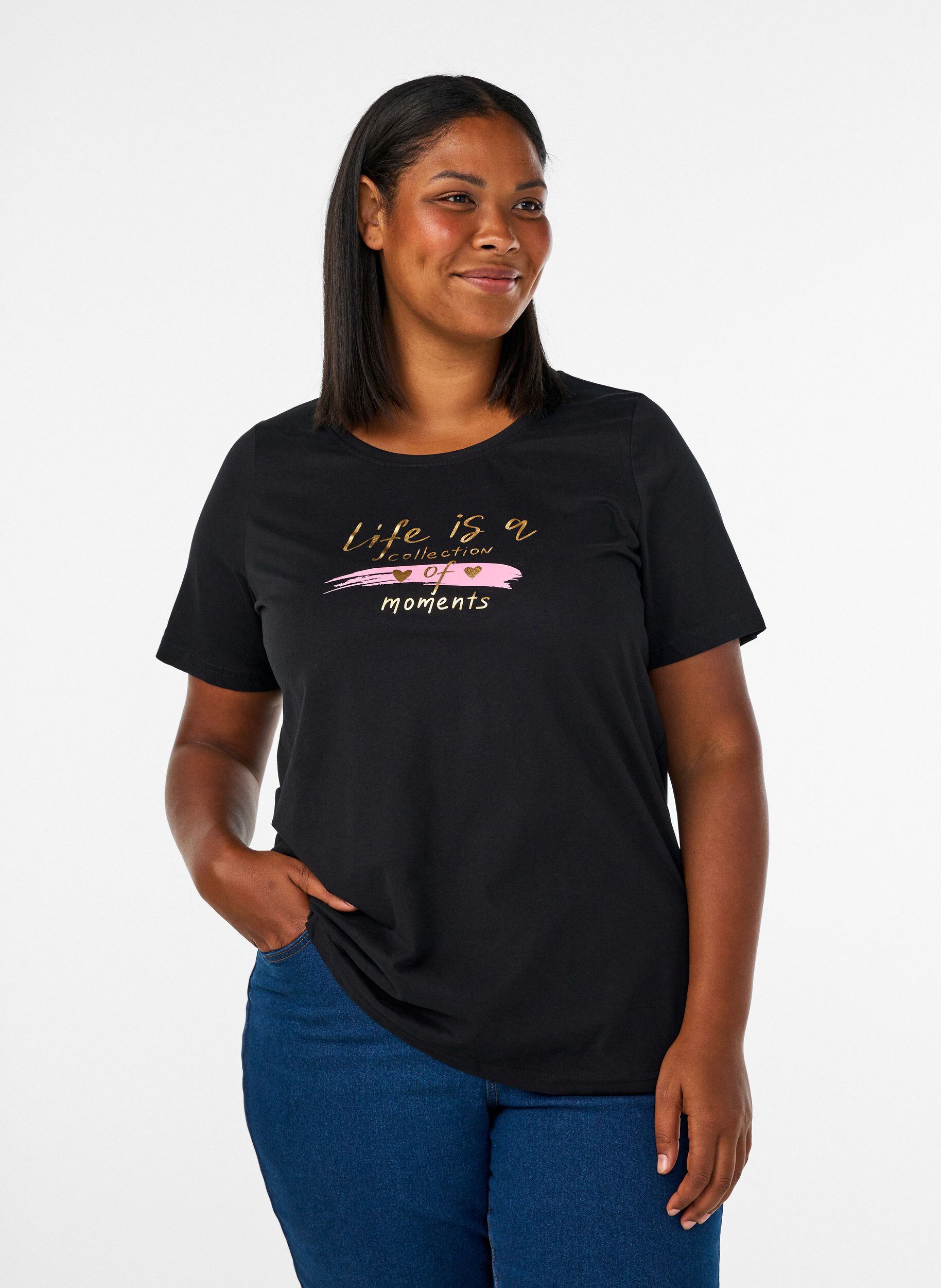 T-shirt med motiv, Svart, Model