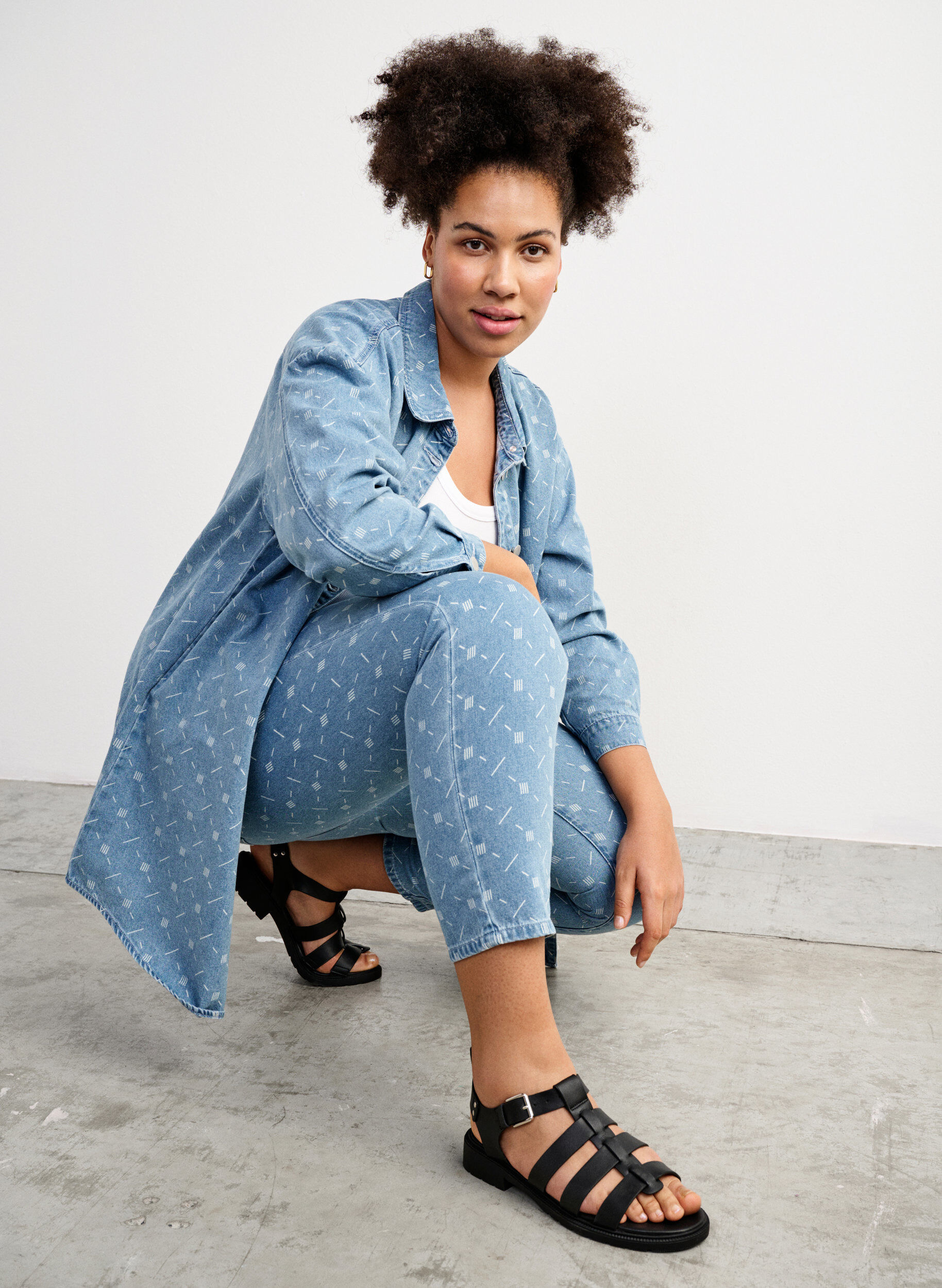 Zizzi Sandal i l&auml;der med bred passform, Svart, Image image number 0