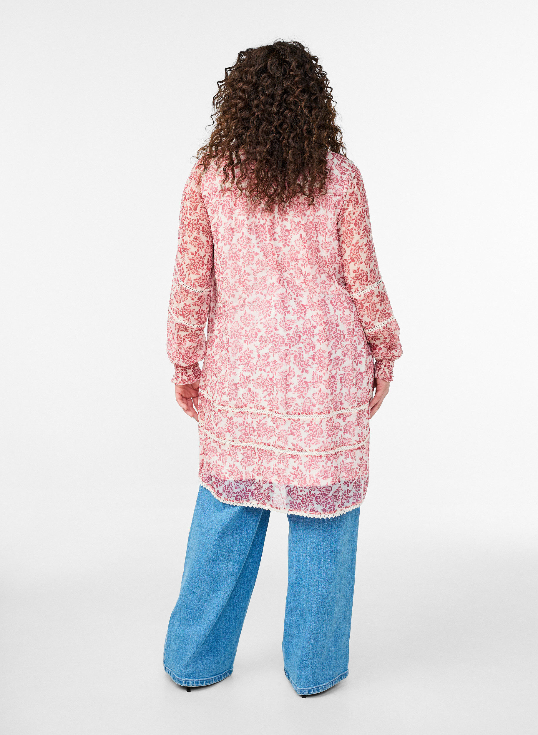 Zizzi Kort kl&auml;nning i chiffong med virkade detaljer, Rosa, Model image number 1