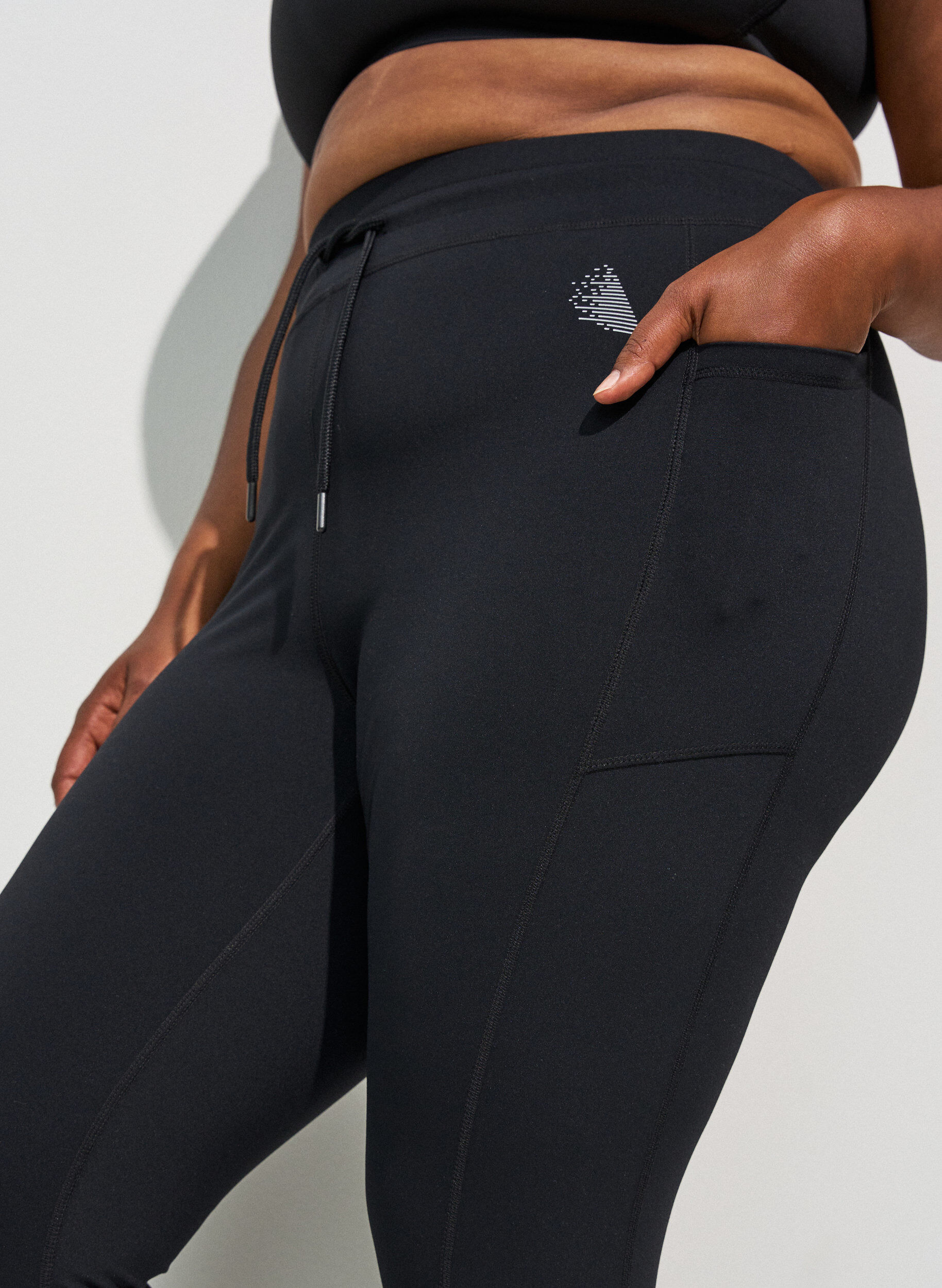 Zizzi7/8 tr&auml;ningstights med fickor, Svart, Model image number 3