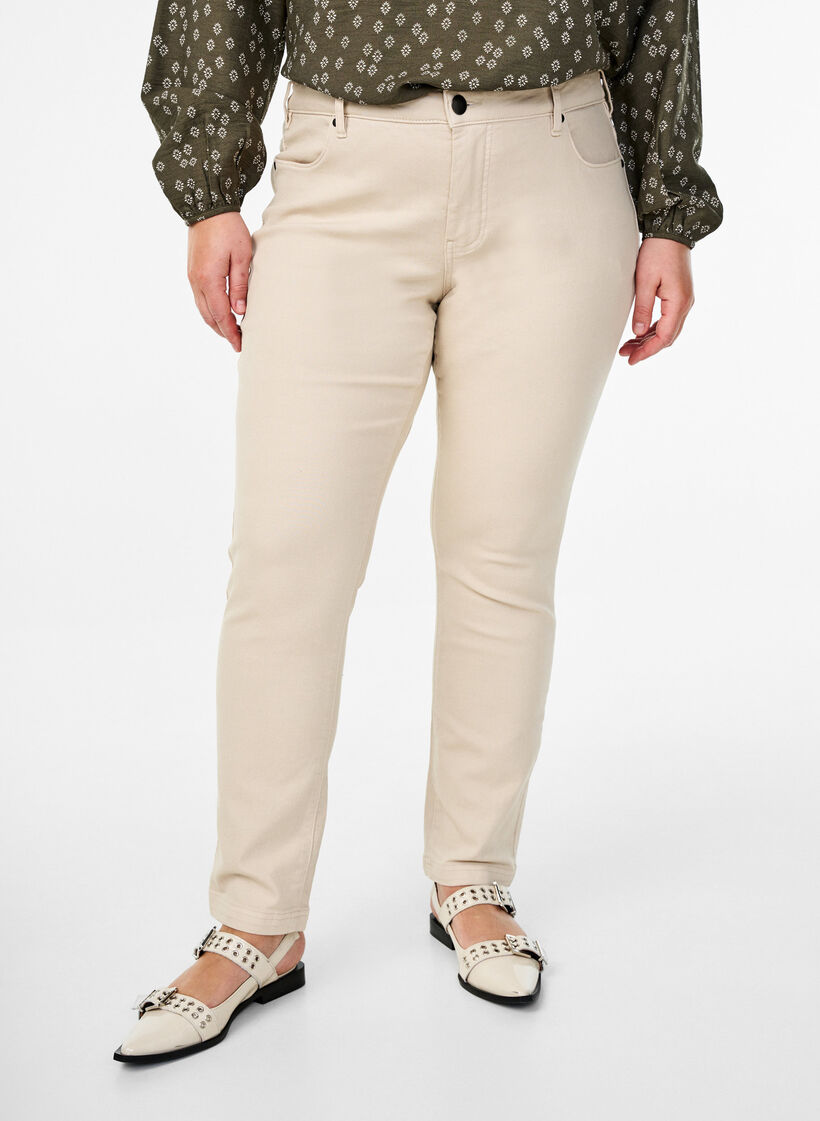 Emily jeans med slim fit och normal midja, Beige, Model image number 2