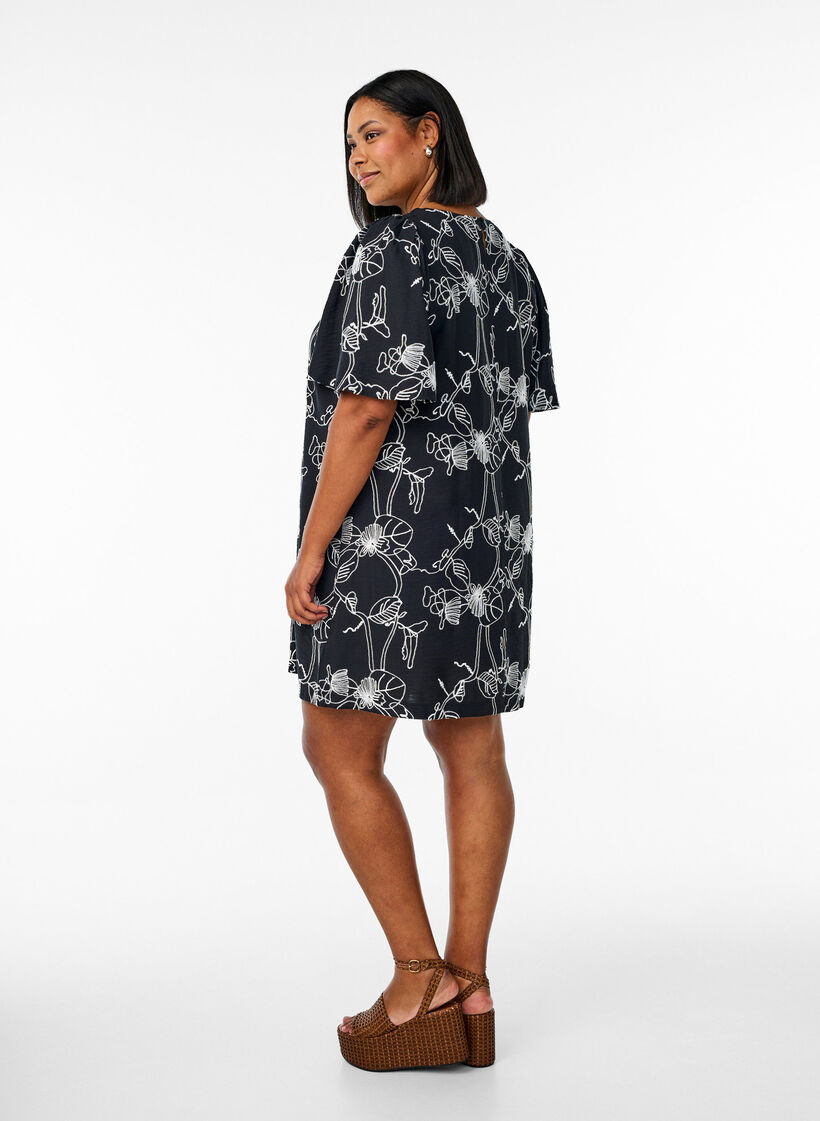 Kort A-linjeformad kl&auml;nning med broderat m&ouml;nster, Svart, Model image number 2