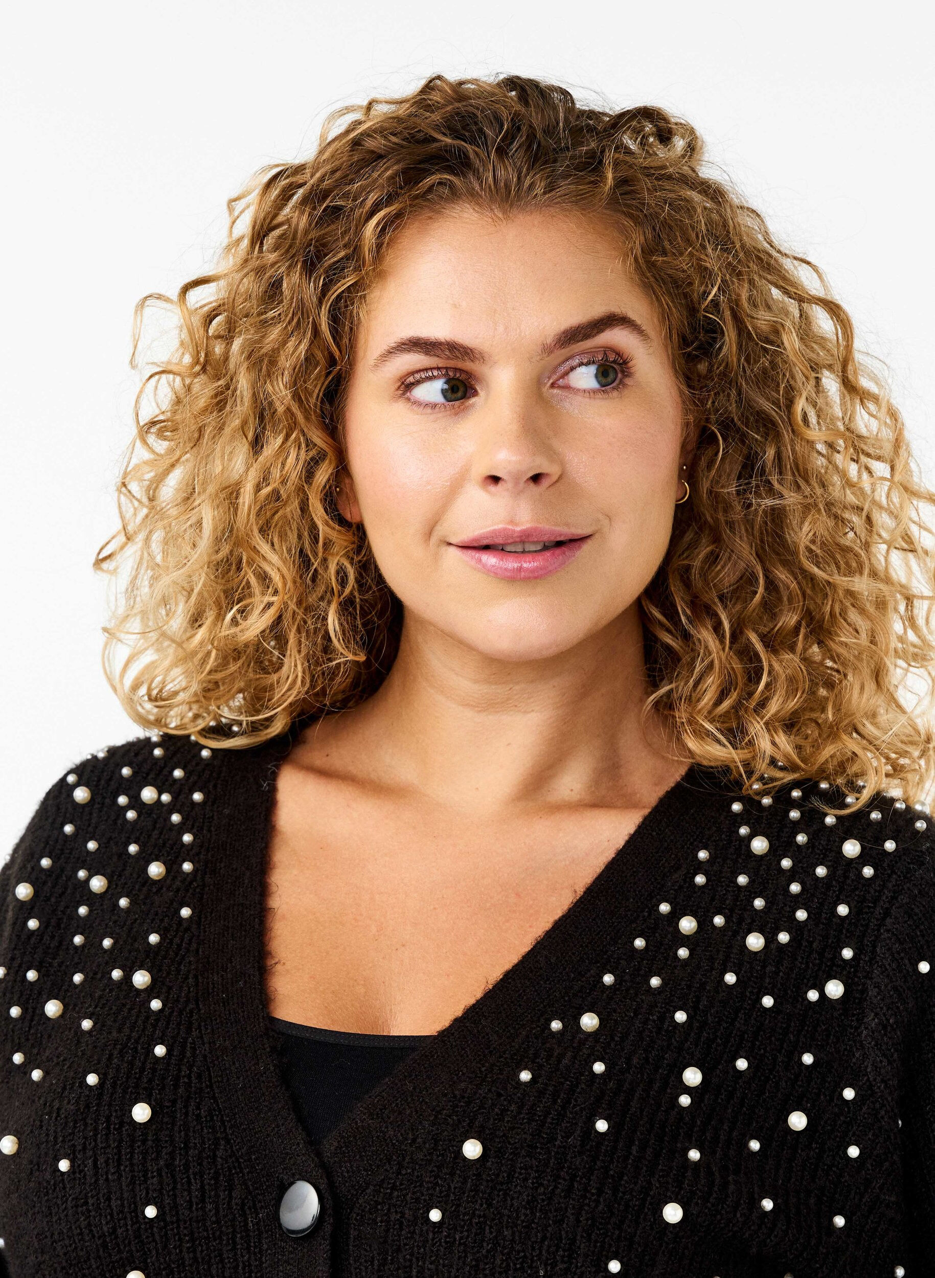 Zizzi Stickad kofta med p&auml;rlor, Black White Pearls, Model image number 2