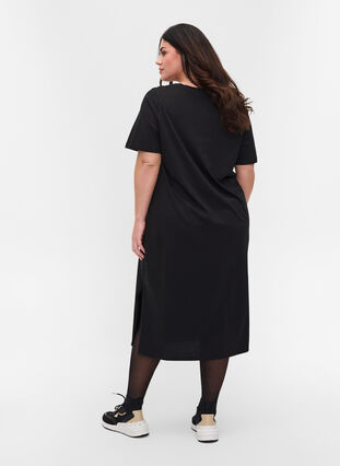 T-shirtklänning i bomull med slits, Black, Model image number 1