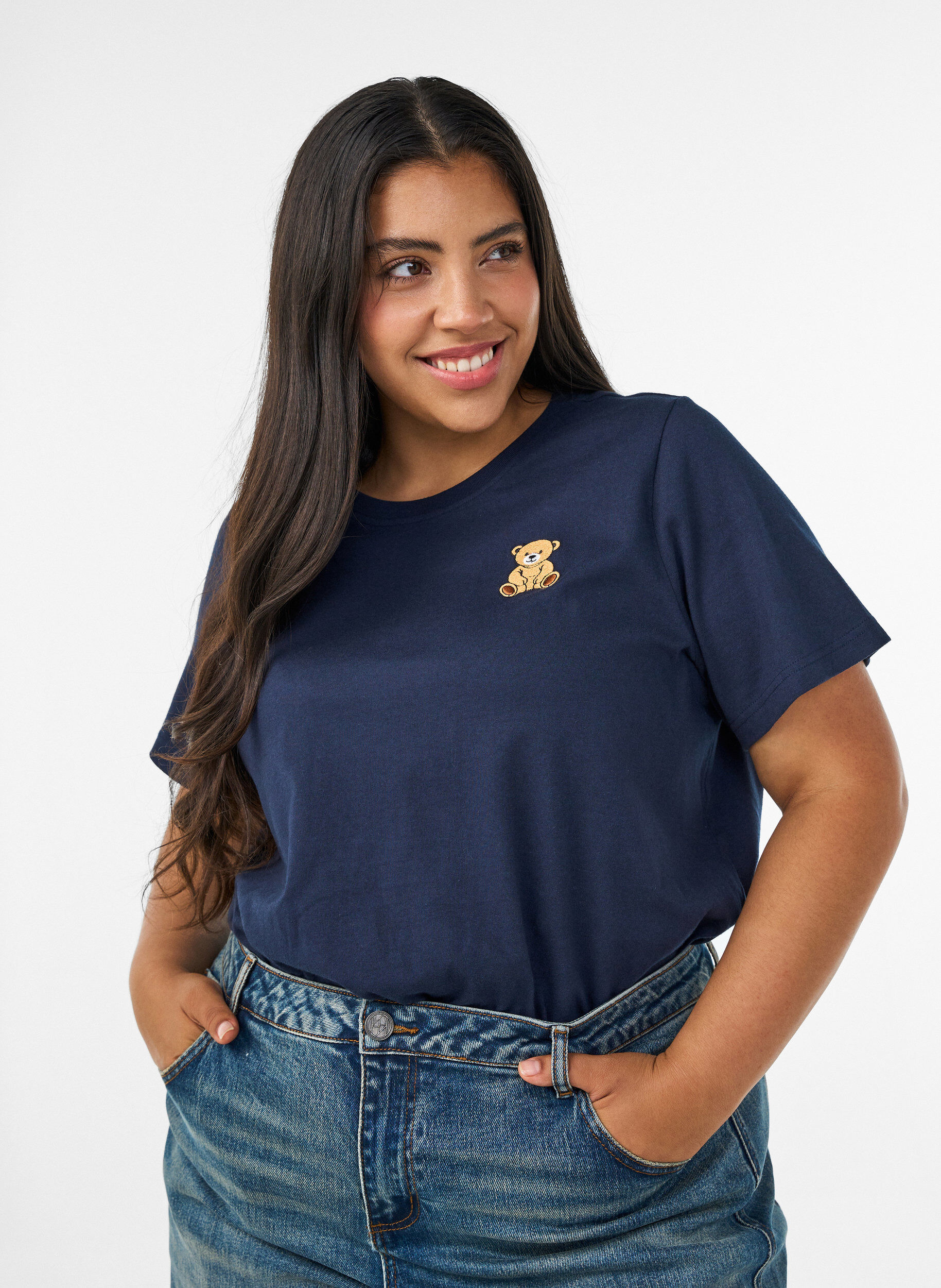 T-shirt i ekologisk bomull med nallebj&ouml;rnsmotiv, Bl&aring;, Model