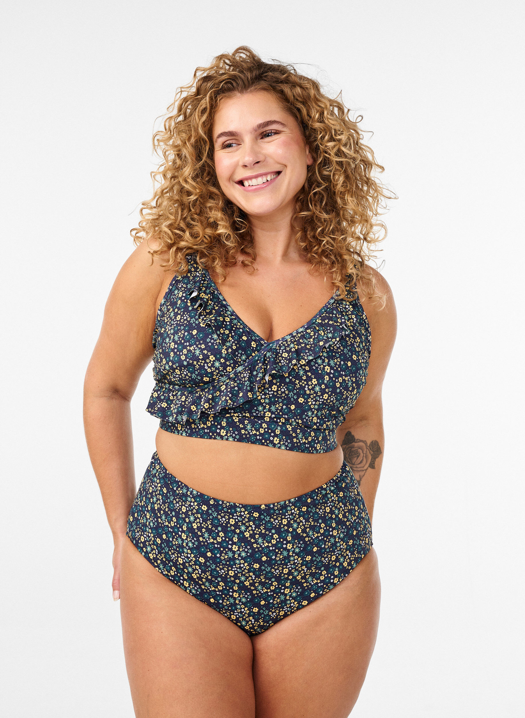 Bikinitrosa med m&ouml;nster och h&ouml;g midja, Gr&ouml;n, Model