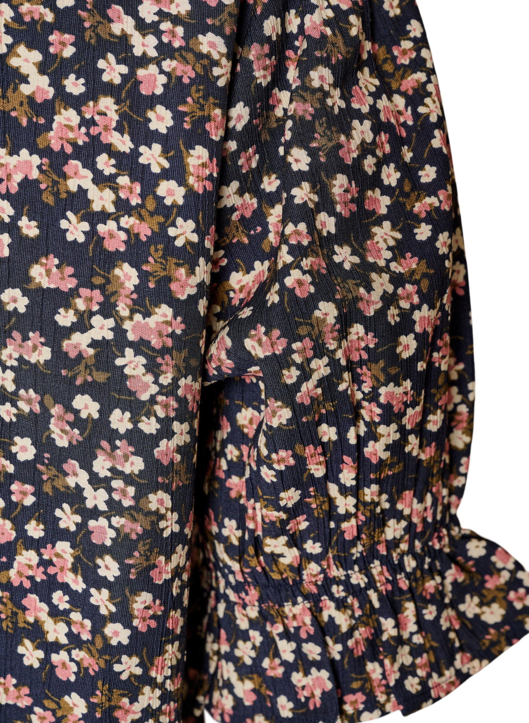 ZizziBlommig blus i viskos med korta &auml;rmar och smockdetaljer, Bl&aring;, Packshot image number 3