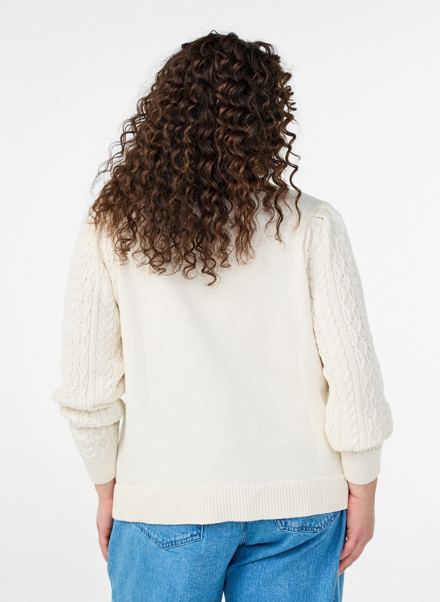 Zizzi Stickad blus med kabelm&ouml;nster och broderade blommor, Vit, Model image number 2