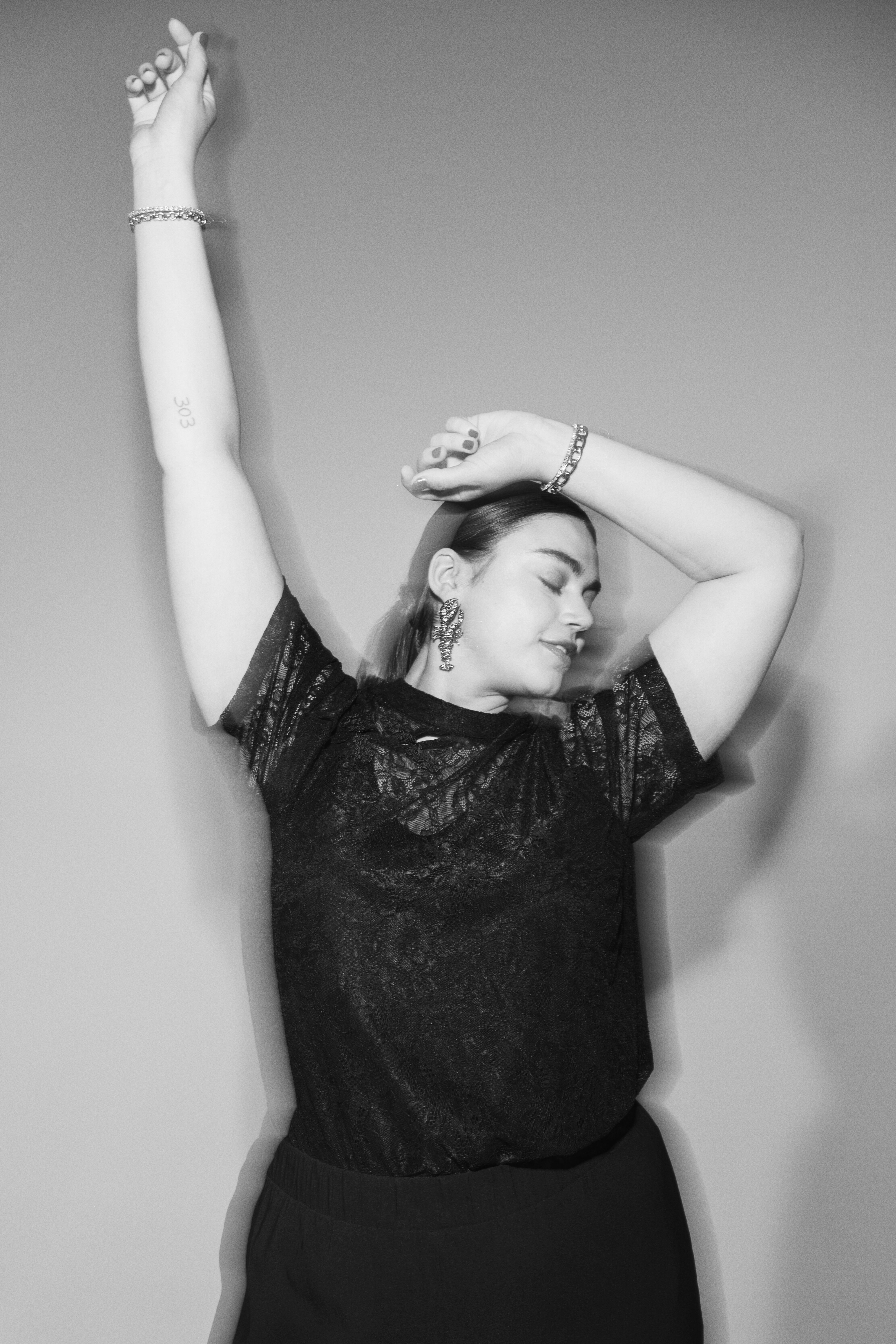 Zizzi Spetsblus med detaljer, , Model