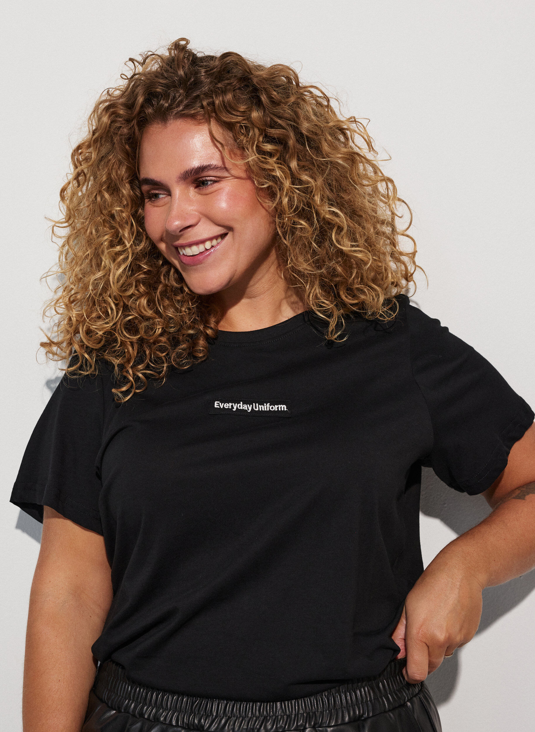 ZizziT-shirt i bomull med textm&auml;rke, Svart, Model image number 3