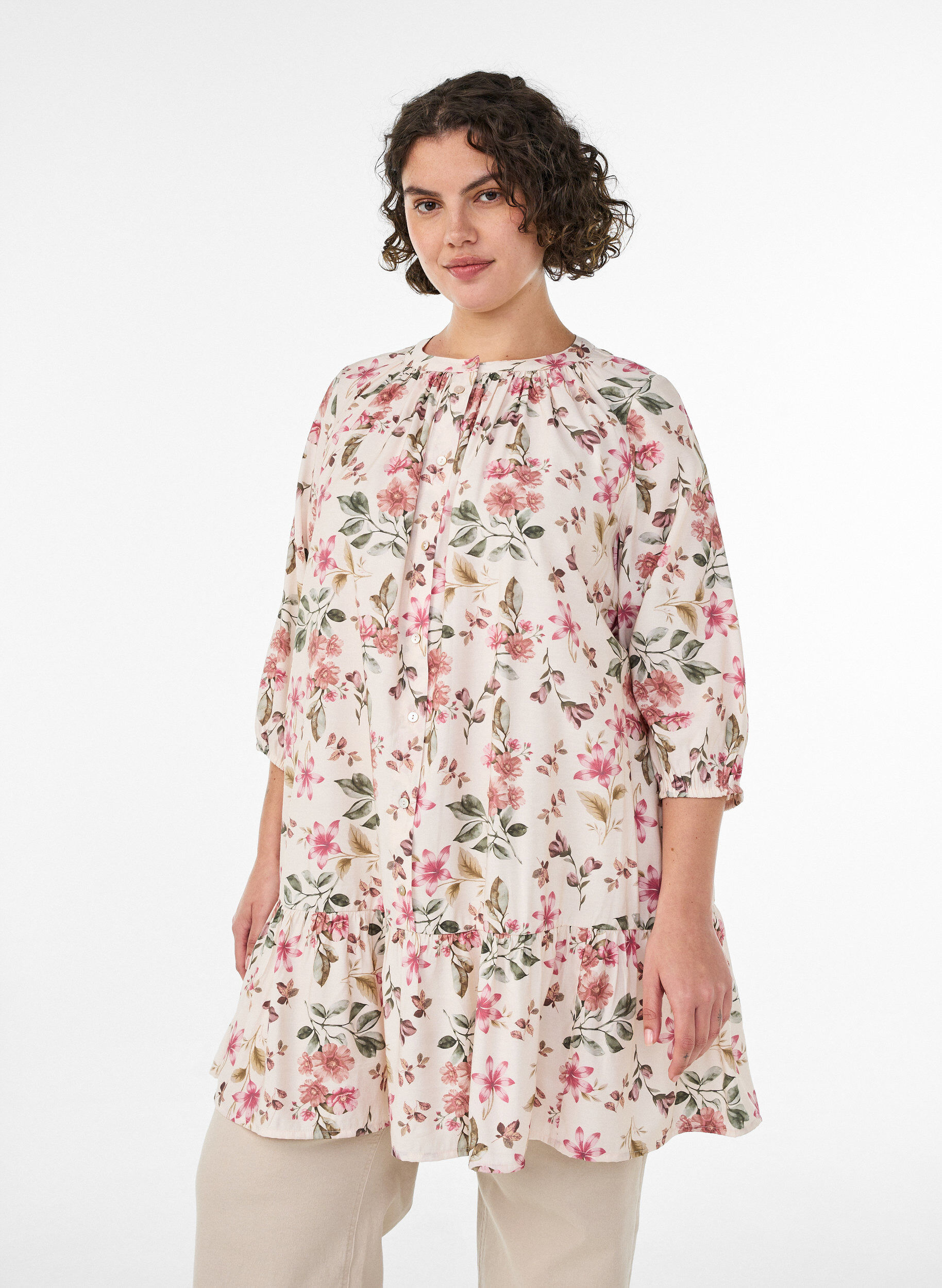 ZizziA-linjeformad tunika i viskos med 3/4-&auml;rmar, Vanilla, Model image number 0