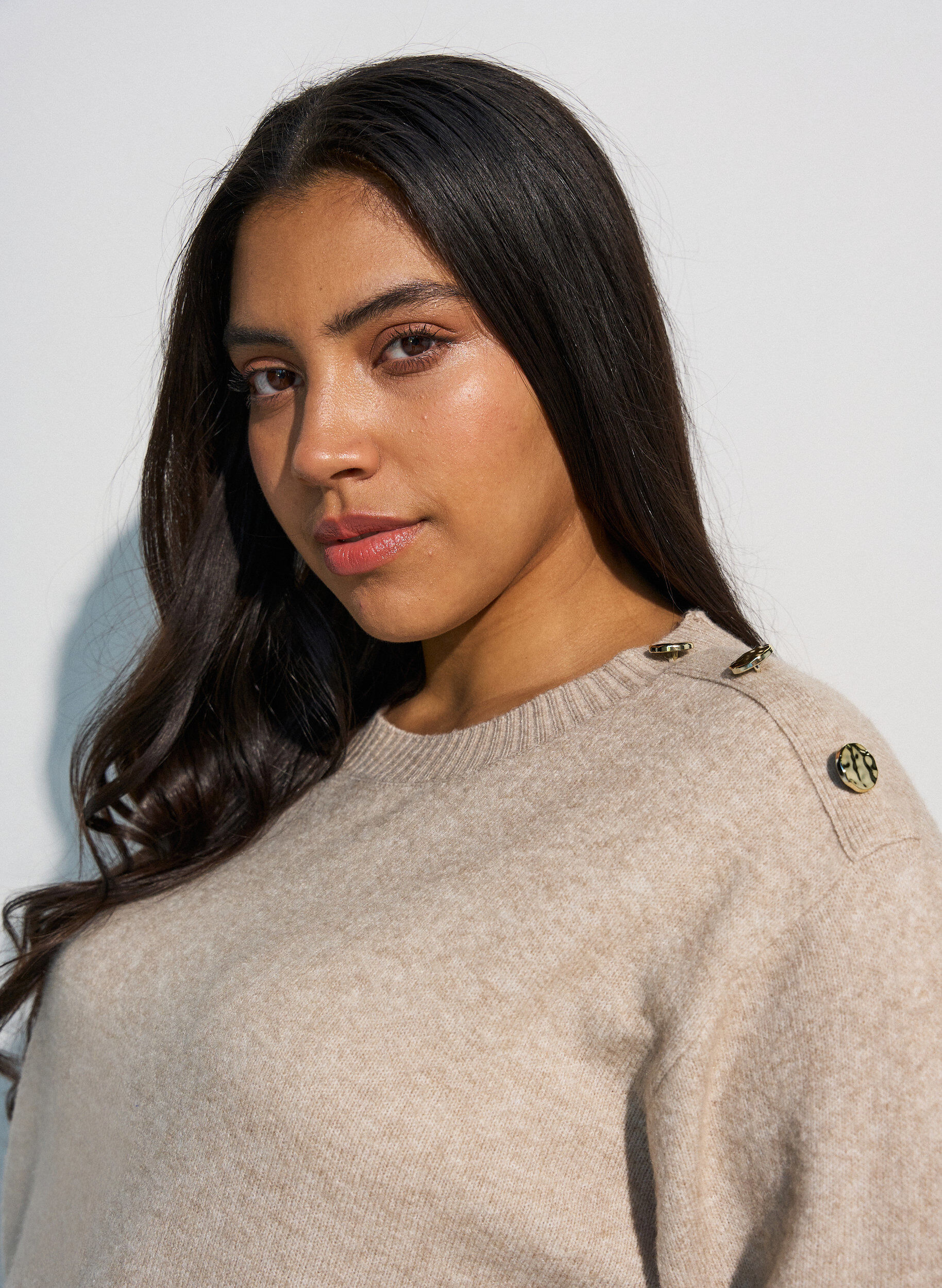ZizziStickad blus med knappdetalj, Beige, Model image number 3