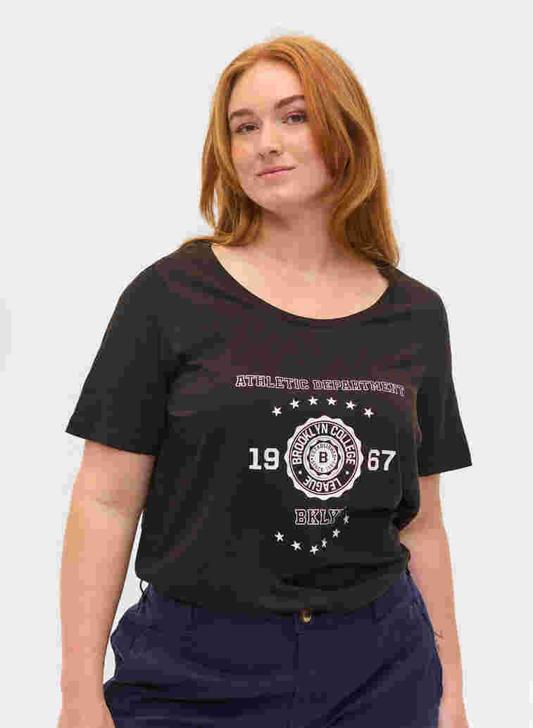 Kortärmad t-shirt i bomull med print, Black, Model