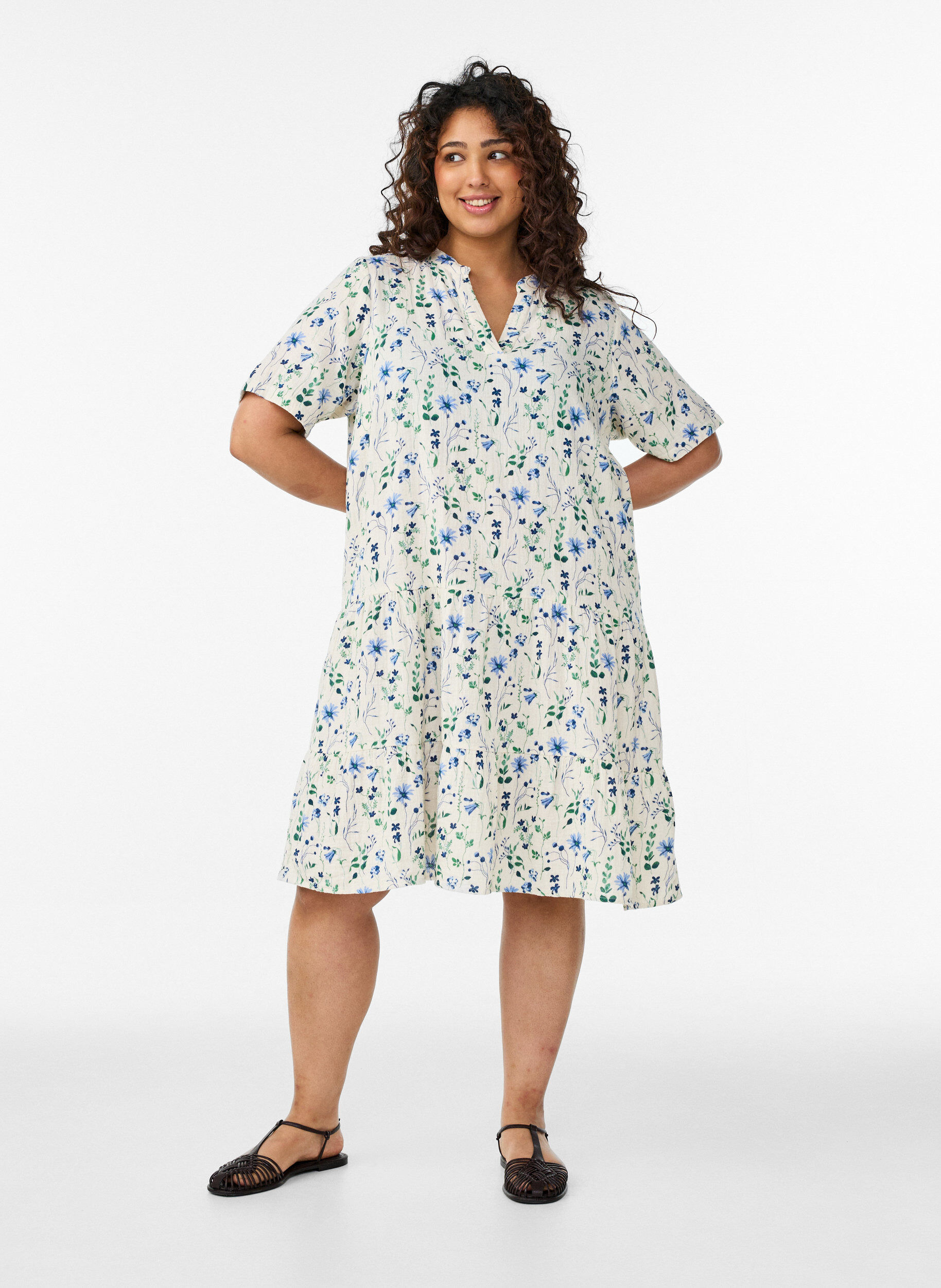 ZizziKort a-linjeformad kl&auml;nning i bomullsmuslin, Beige, Model image number 1