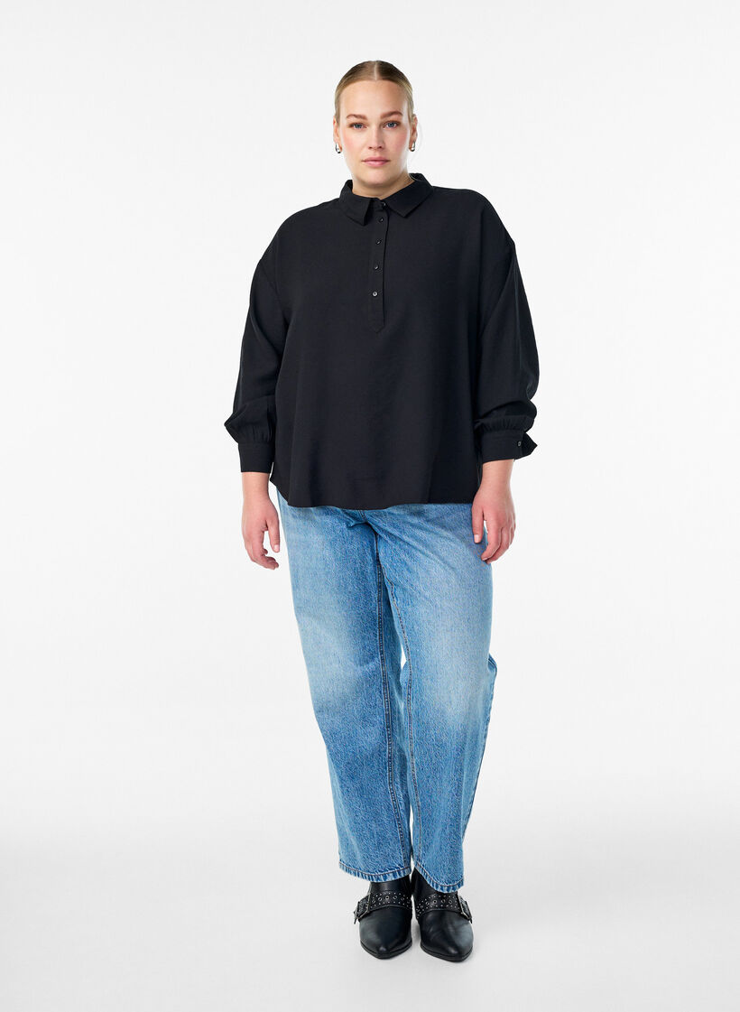Skjortblus med knappdetalj baktill, Svart, Model image number 1