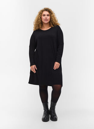 Oversized stickad klänning i viskosblandning, Black, Model image number 2