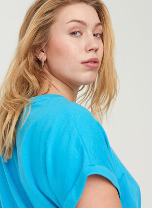 T-shirt i bomullsmix, RIVER BLUE Mel., Model image number 2