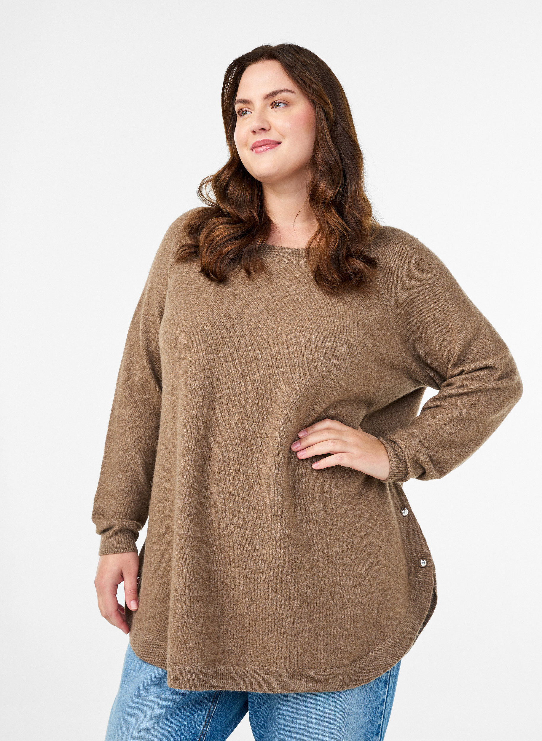 L&aring;ng stickad blus med kulknappar, Brun, Model
