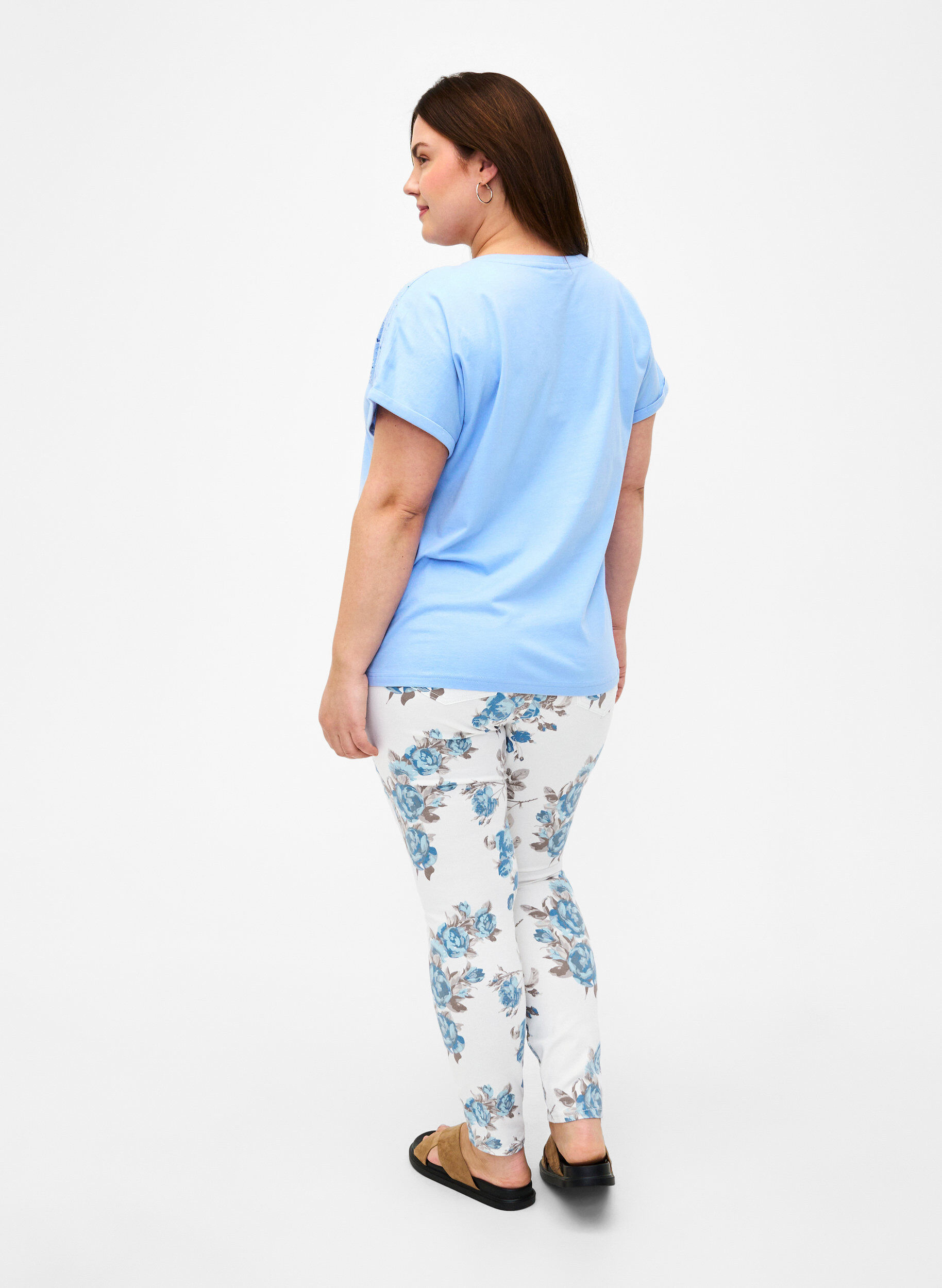 Zizzi Supersmala Amy jeans med blomtryck, Vit, Model image number 1