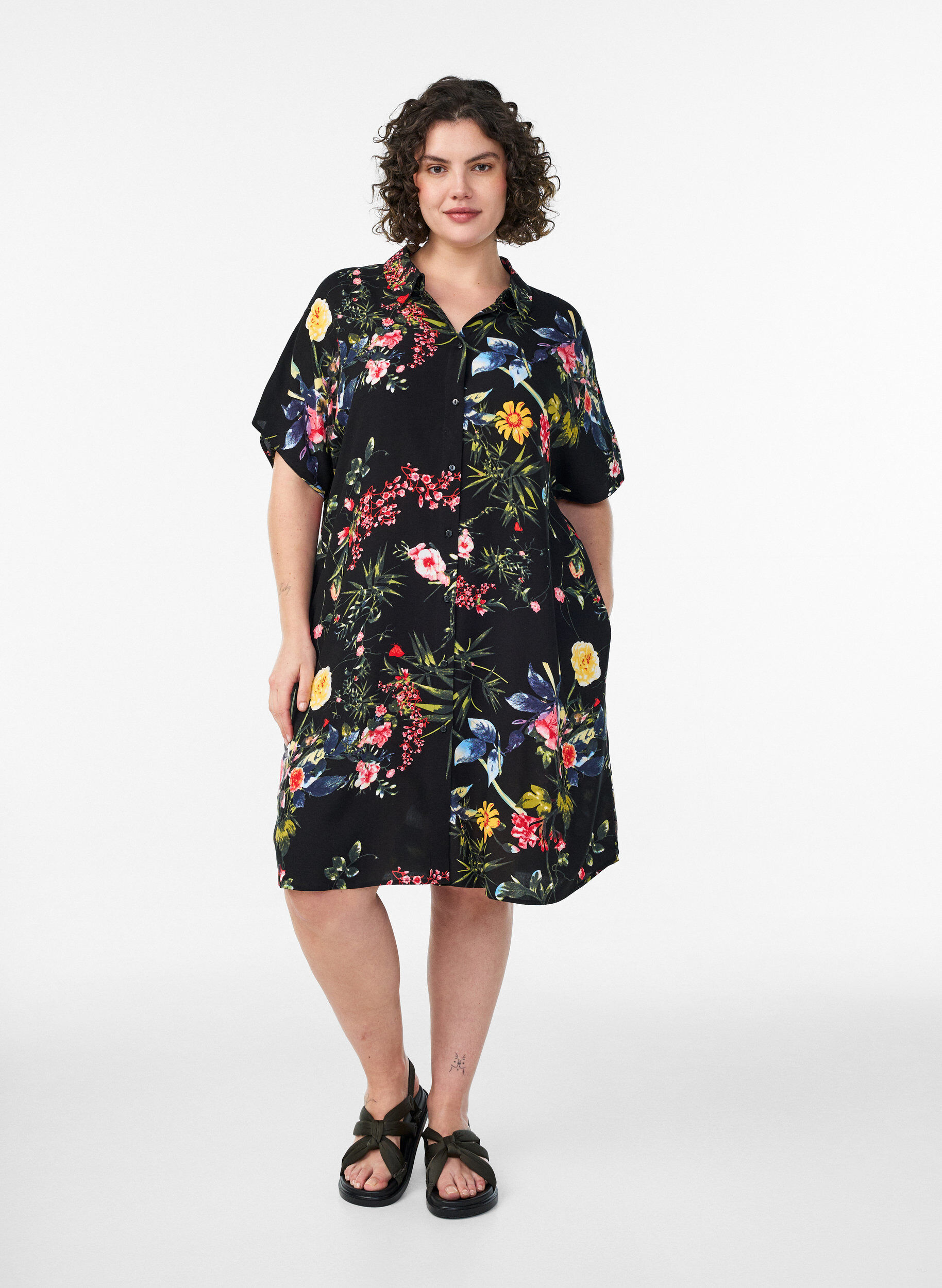 Zizzi L&ouml;s l&aring;ng skjorta i viskos, Svart, Model image number 0